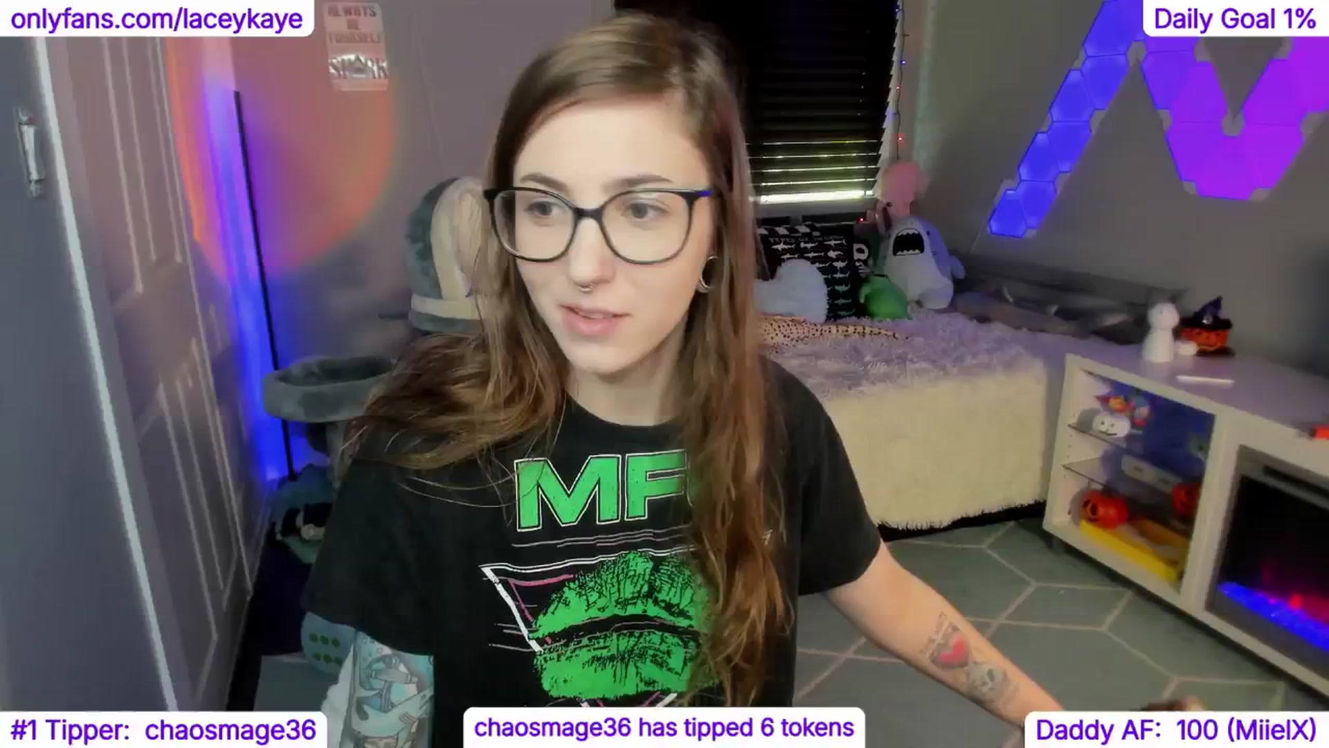 Gallery image thumbnail from TheSharkQueen's myfreecams stream on, 11/21/2024, 21:43 image 5 of 20