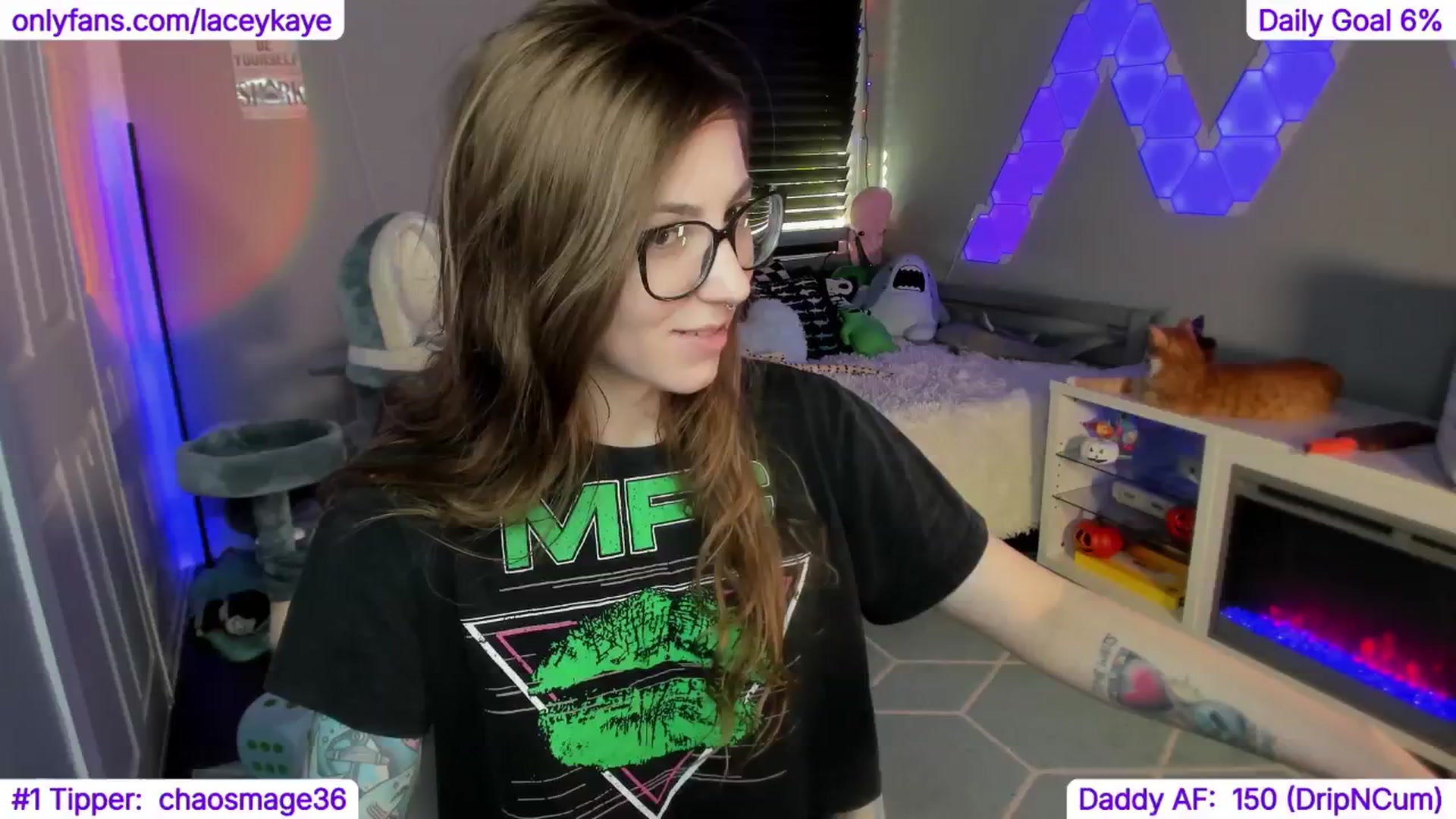 Gallery image thumbnail from TheSharkQueen's myfreecams stream on, 11/21/2024, 21:43 image 14 of 20