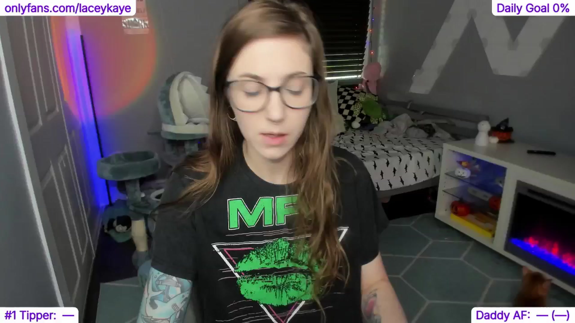 Gallery image thumbnail from TheSharkQueen's myfreecams stream on, 11/21/2024, 21:43 image 1 of 20