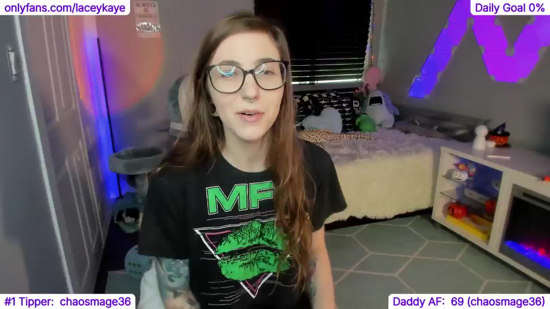 Gallery image thumbnail from TheSharkQueen's myfreecams stream on, 11/21/2024, 21:43 image 4 of 20