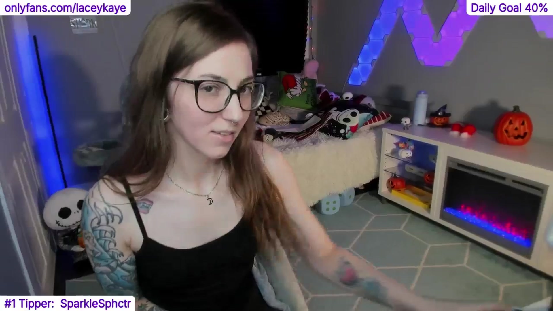 Gallery image thumbnail from TheSharkQueen's myfreecams stream on, 11/29/2024, 11:18 image 16 of 20
