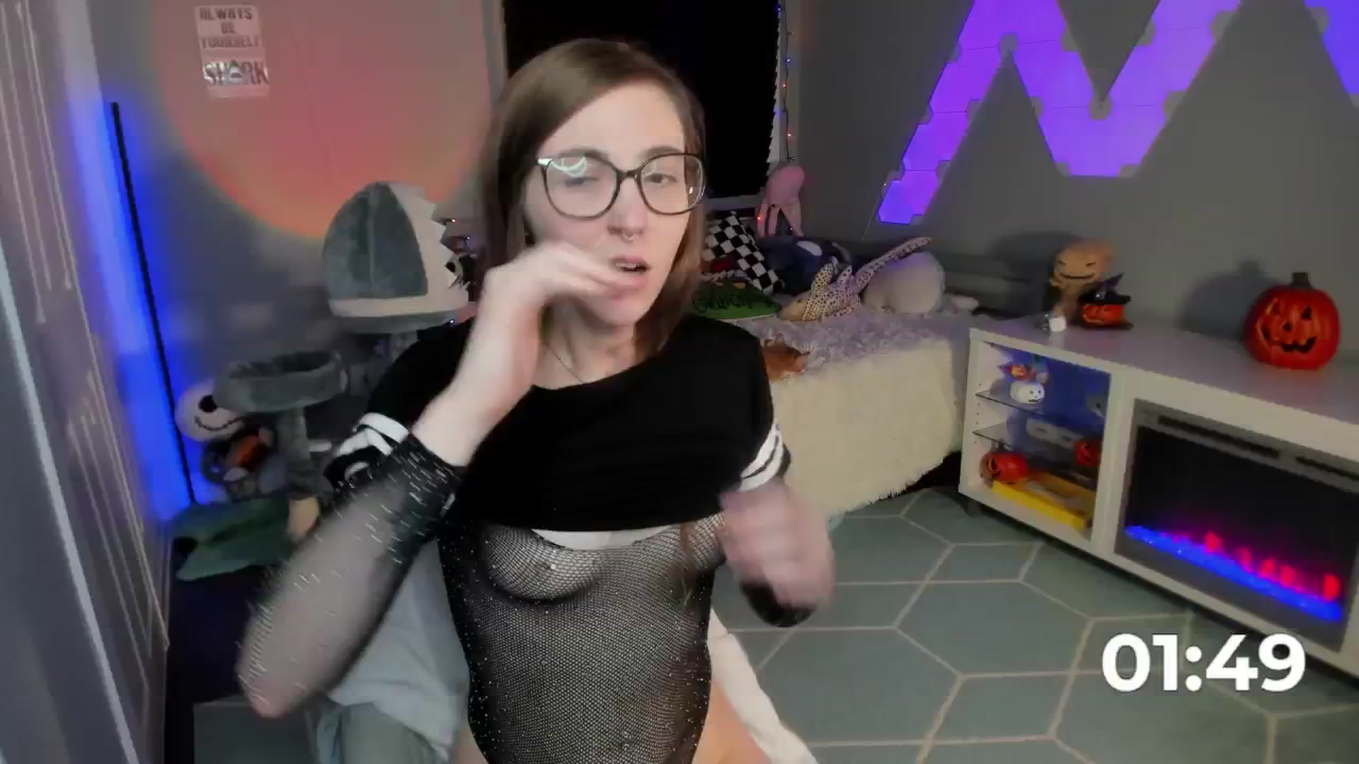 Gallery image thumbnail from TheSharkQueen's myfreecams stream on, 11/30/2024, 08:00 image 20 of 20