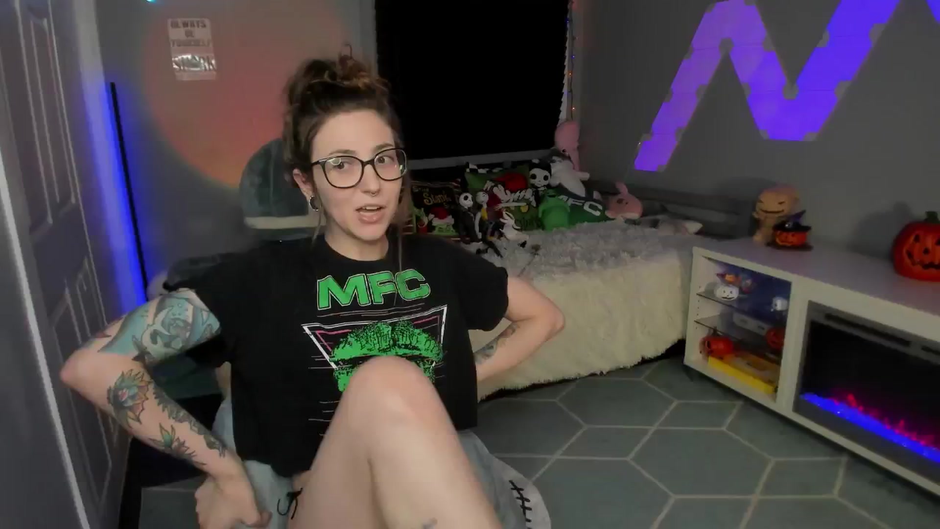 Gallery image thumbnail from TheSharkQueen's myfreecams stream on, 12/01/2024, 09:30 image 19 of 20