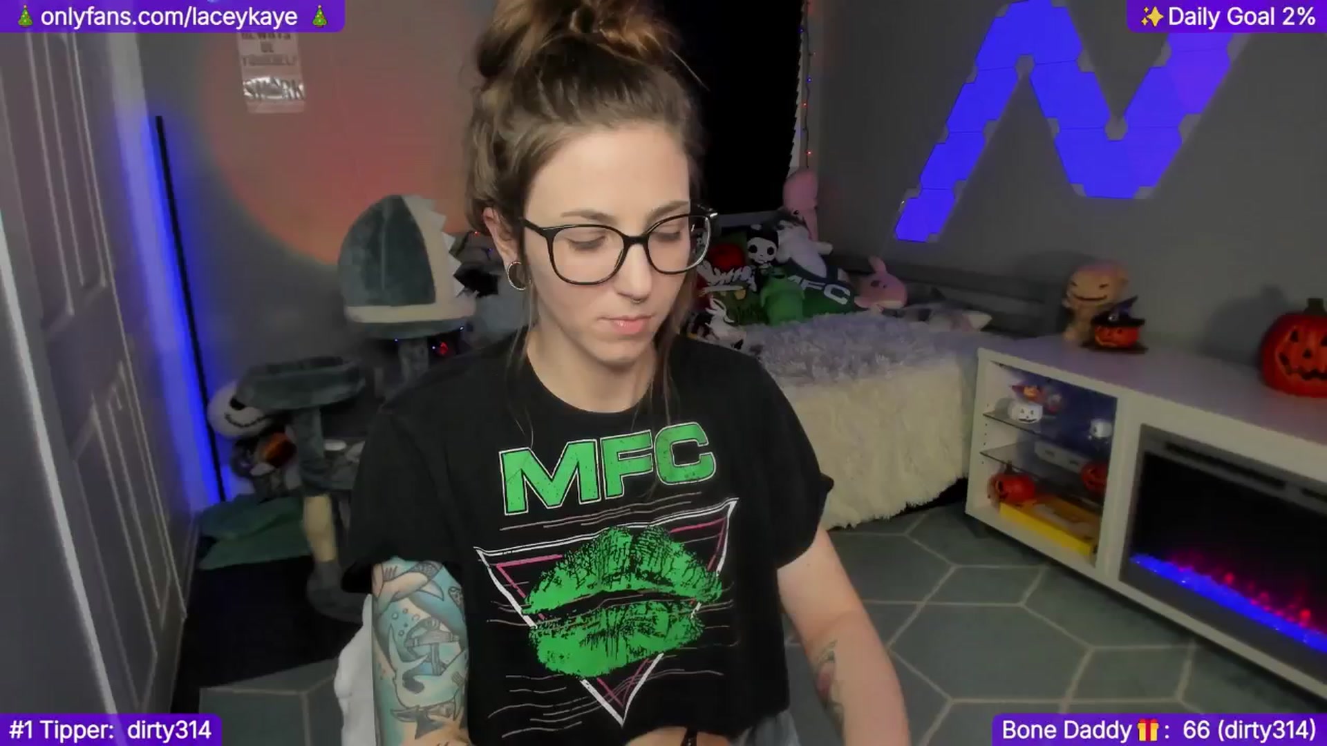Gallery image thumbnail from TheSharkQueen's myfreecams stream on, 12/01/2024, 09:30 image 12 of 20