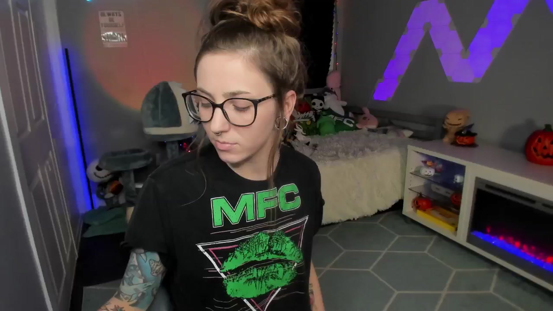 Gallery image thumbnail from TheSharkQueen's myfreecams stream on, 12/01/2024, 09:30 image 18 of 20