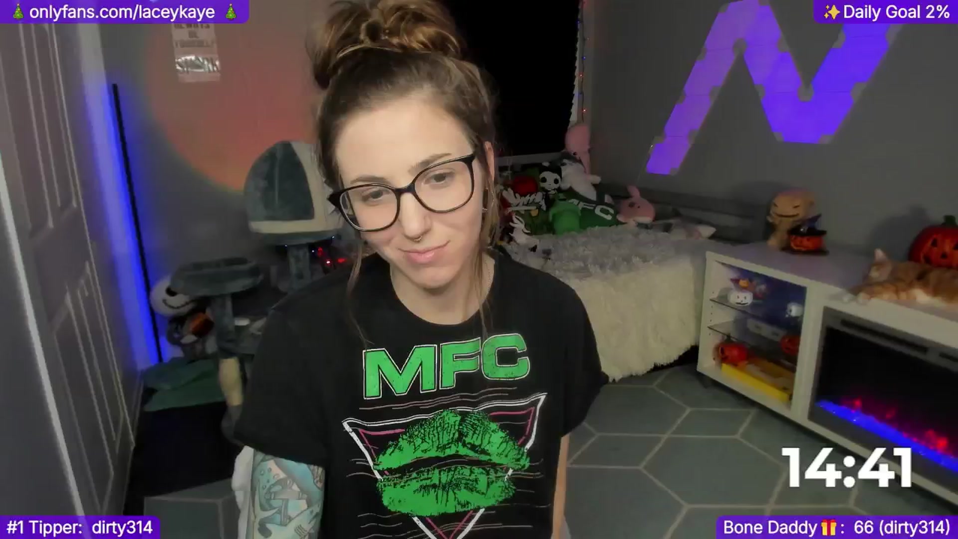 Gallery image thumbnail from TheSharkQueen's myfreecams stream on, 12/01/2024, 09:30 image 1 of 20