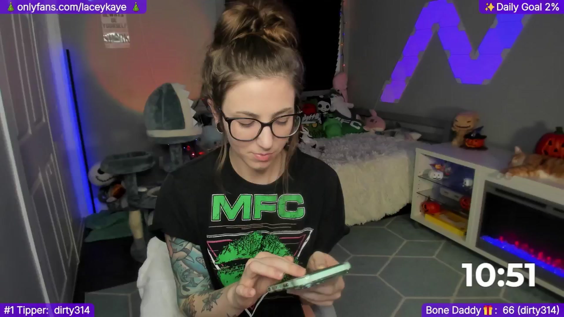 Gallery image thumbnail from TheSharkQueen's myfreecams stream on, 12/01/2024, 09:30 image 3 of 20
