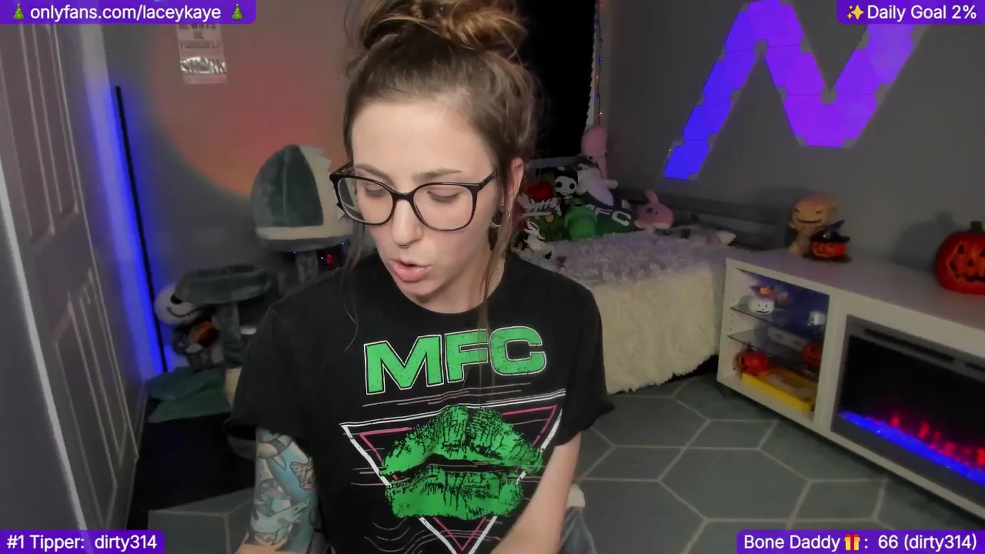 Gallery image thumbnail from TheSharkQueen's myfreecams stream on, 12/01/2024, 09:30 image 14 of 20