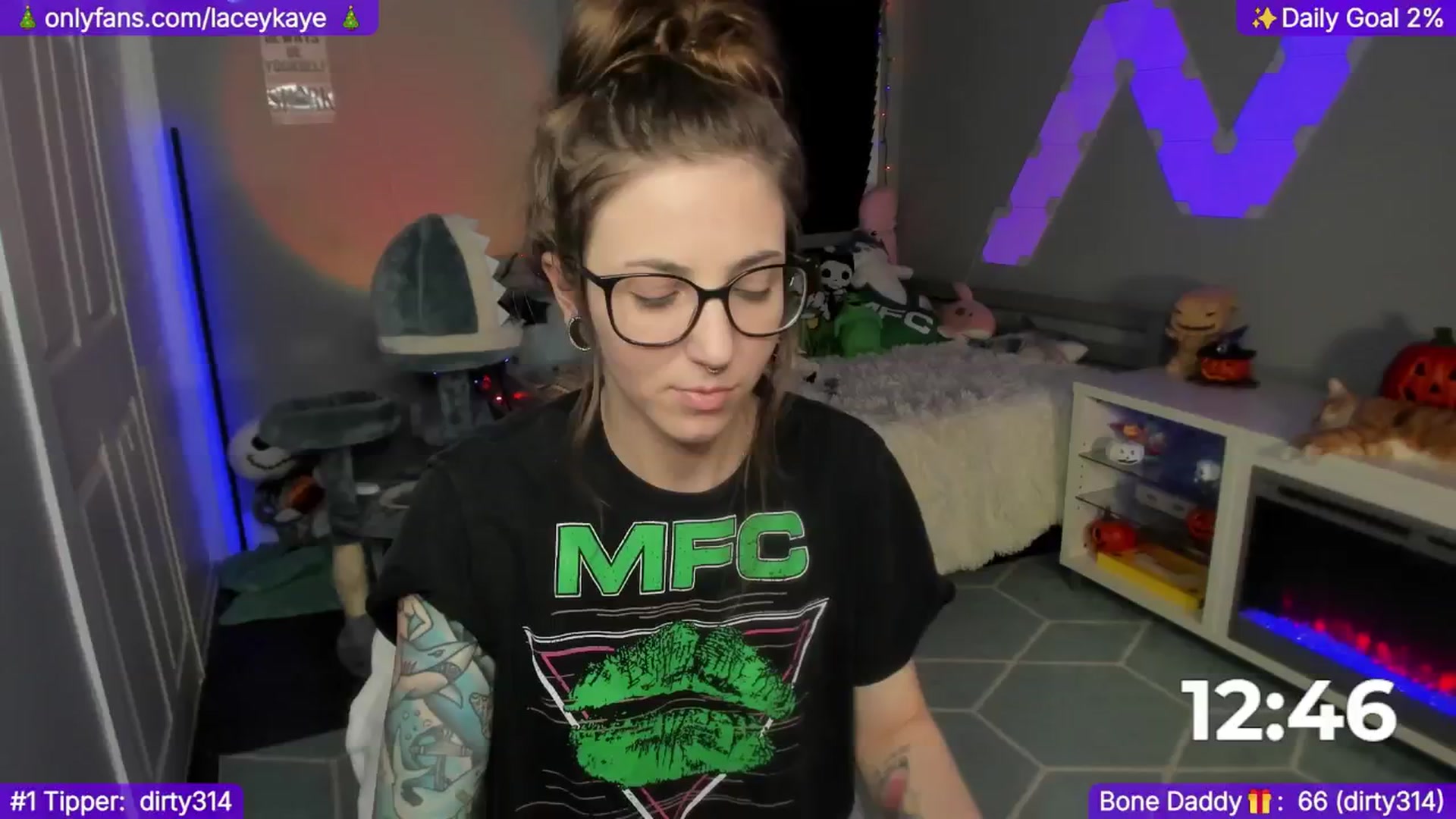 Gallery image thumbnail from TheSharkQueen's myfreecams stream on, 12/01/2024, 09:30 image 2 of 20