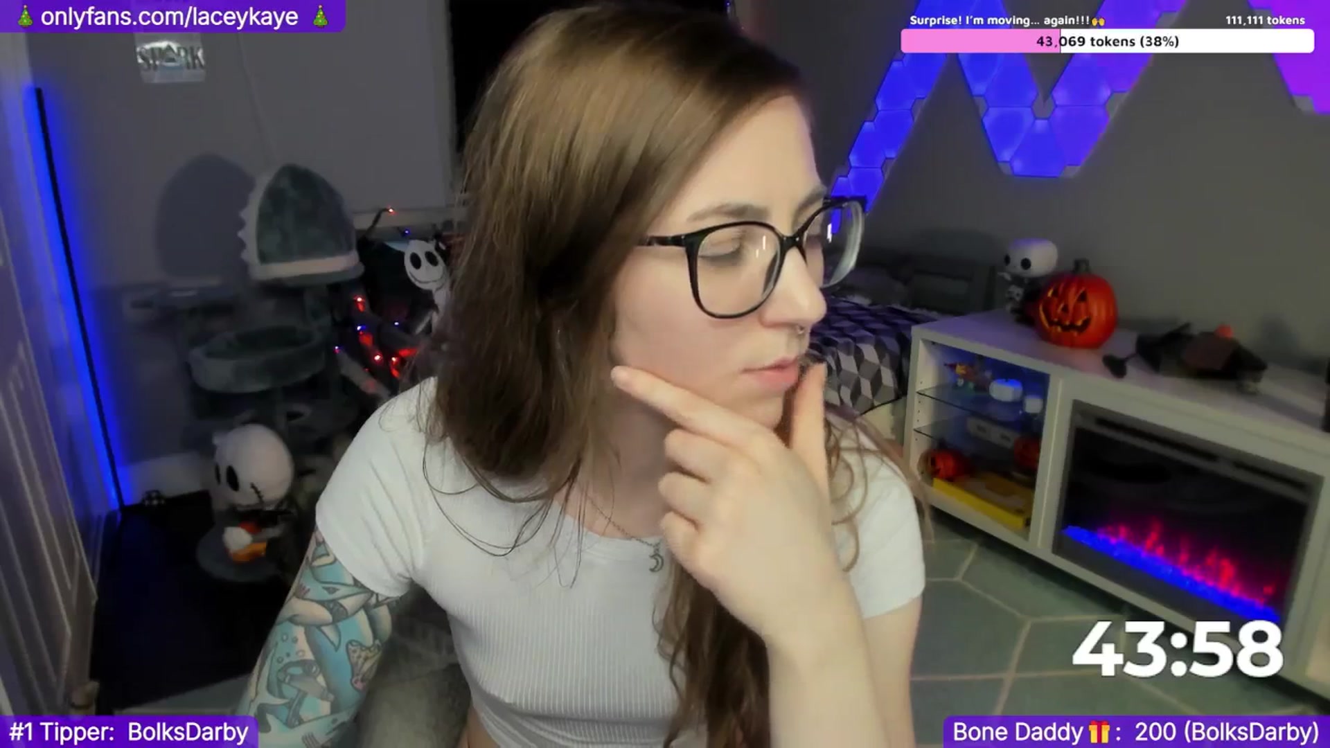 Gallery image thumbnail from TheSharkQueen's myfreecams stream on, 12/10/2024, 08:24 image 6 of 20