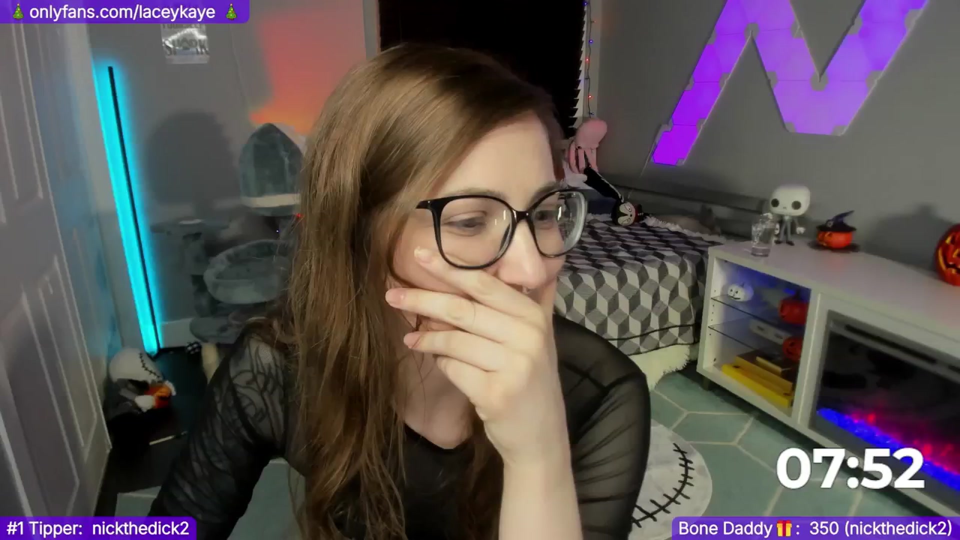 Gallery image thumbnail from TheSharkQueen's myfreecams stream on, 12/15/2024, 09:22 image 3 of 20