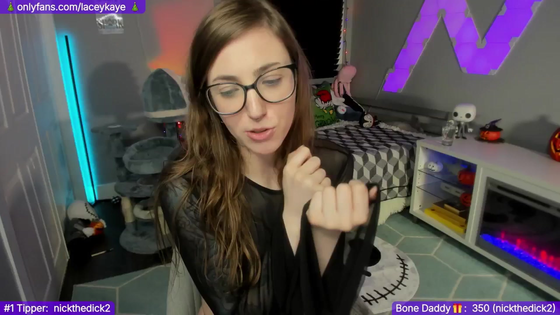 Gallery image thumbnail from TheSharkQueen's myfreecams stream on, 12/15/2024, 09:22 image 13 of 20