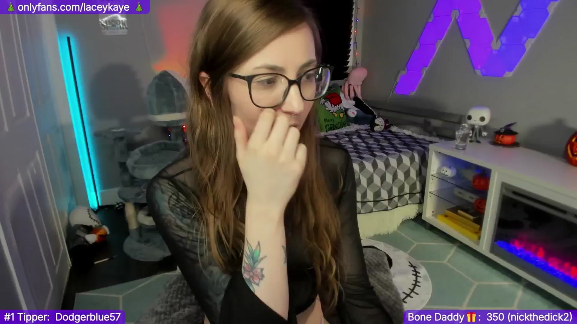 Gallery image thumbnail from TheSharkQueen's myfreecams stream on, 12/15/2024, 09:22 image 15 of 20