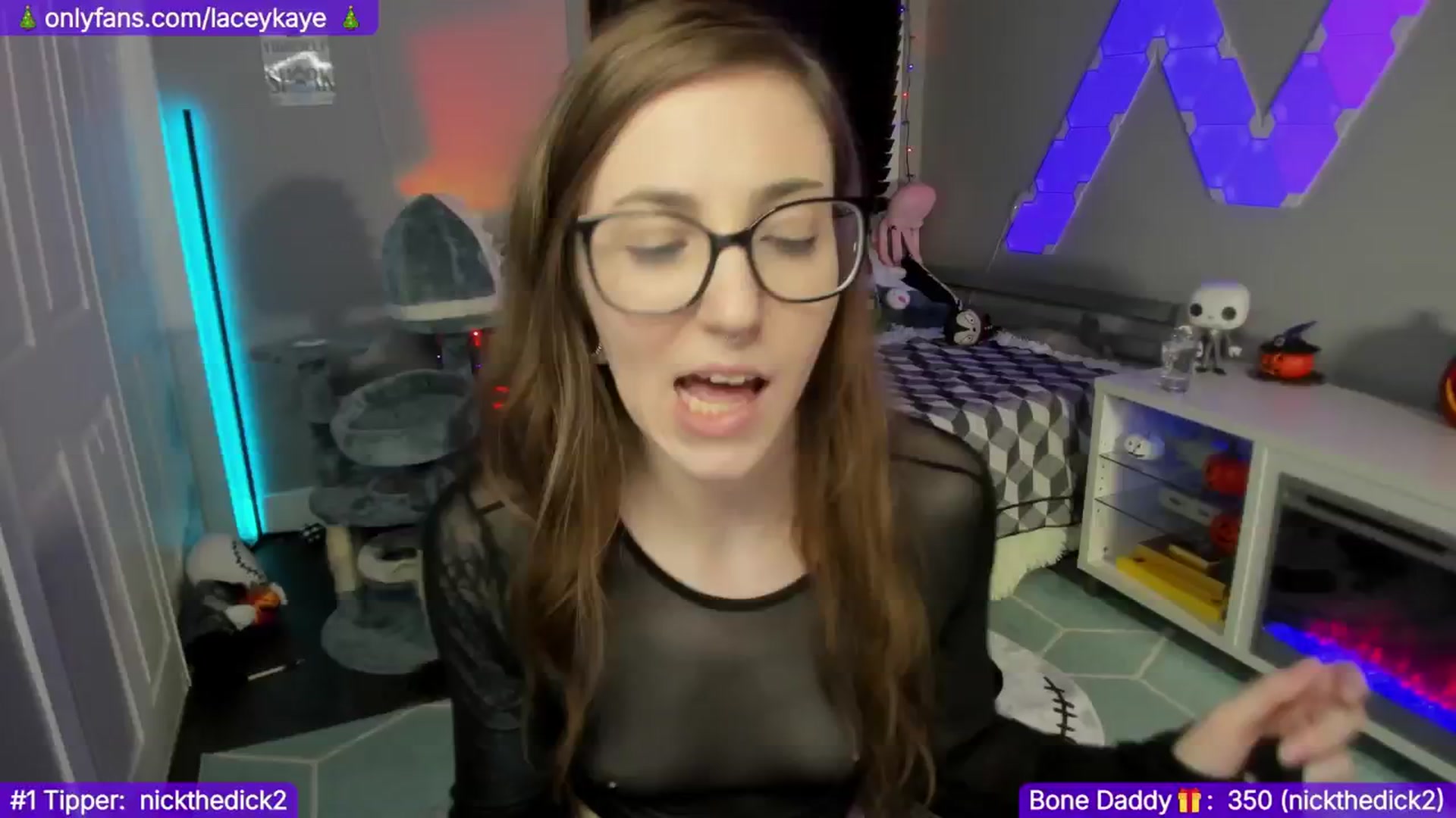 Gallery image thumbnail from TheSharkQueen's myfreecams stream on, 12/15/2024, 09:22 image 6 of 20