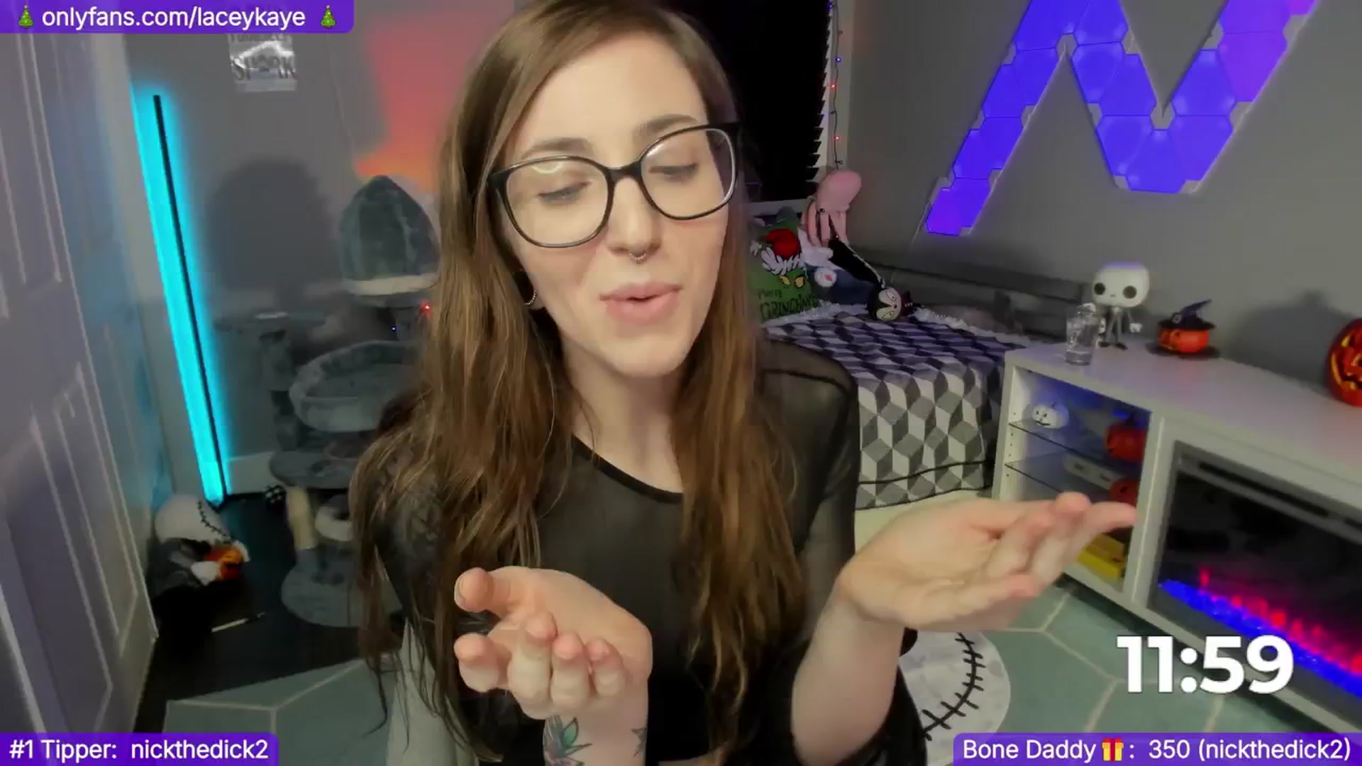 Gallery image thumbnail from TheSharkQueen's myfreecams stream on, 12/15/2024, 09:22 image 2 of 20