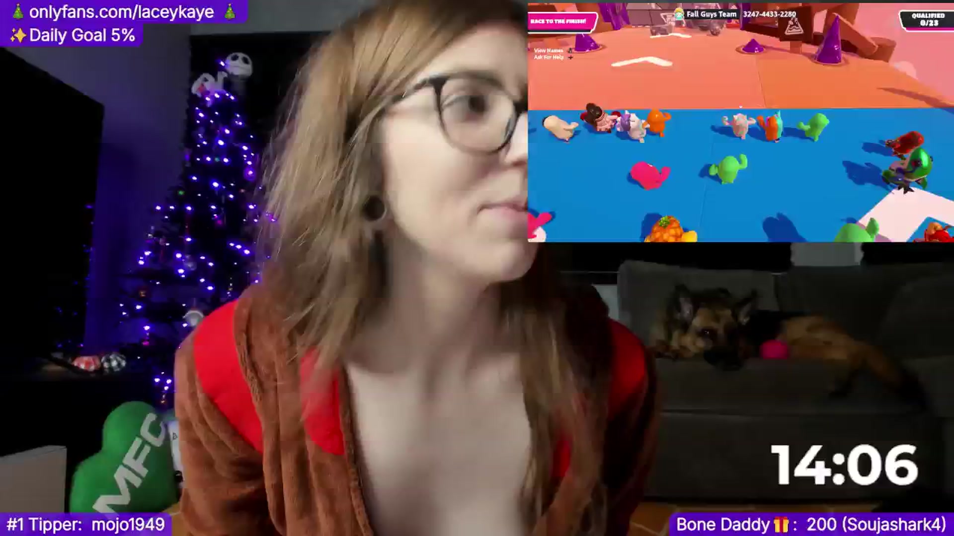 Gallery image thumbnail from TheSharkQueen's myfreecams stream on, 12/18/2024, 04:46 image 2 of 20