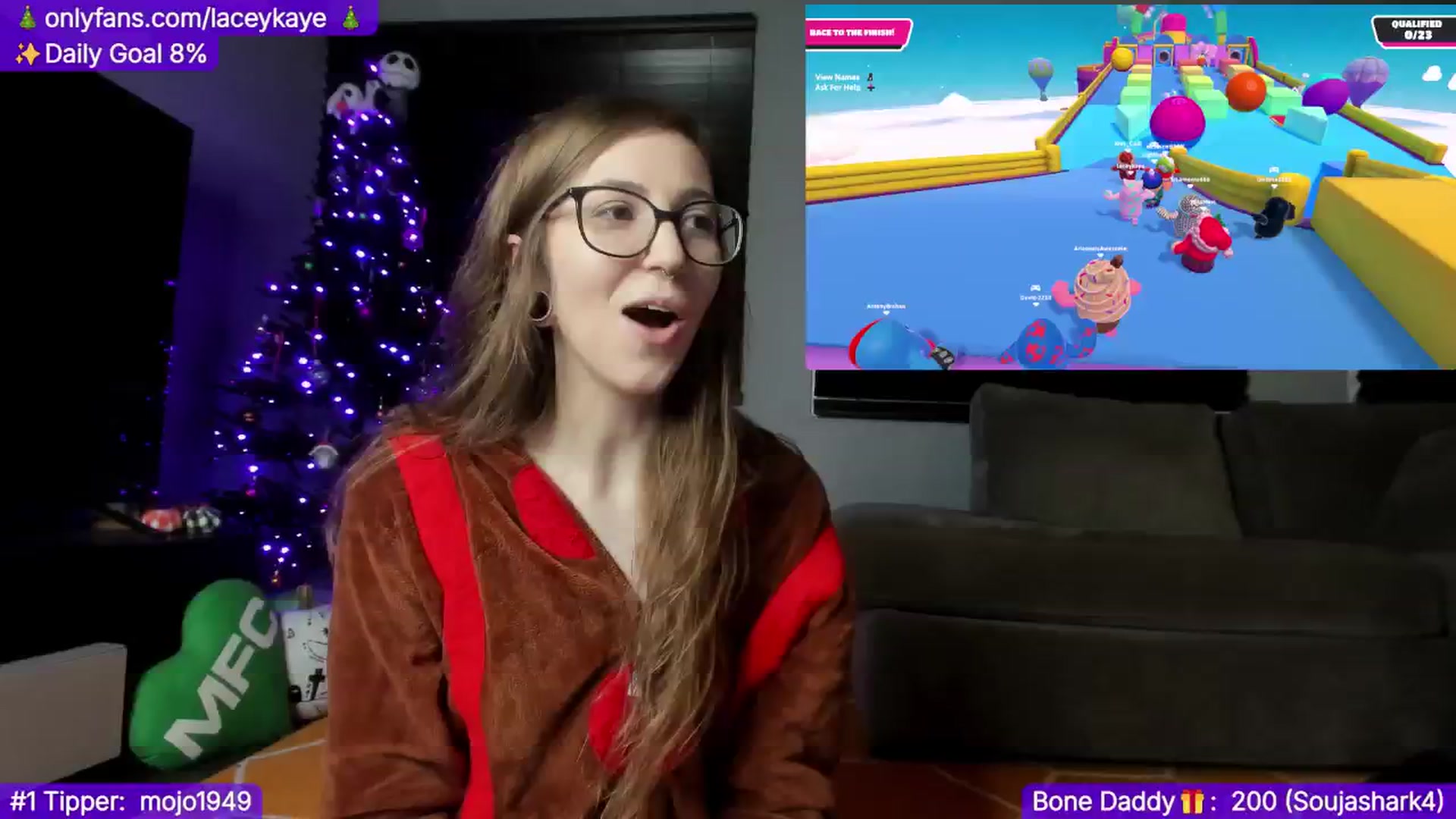Gallery image thumbnail from TheSharkQueen's myfreecams stream on, 12/18/2024, 04:46 image 13 of 20