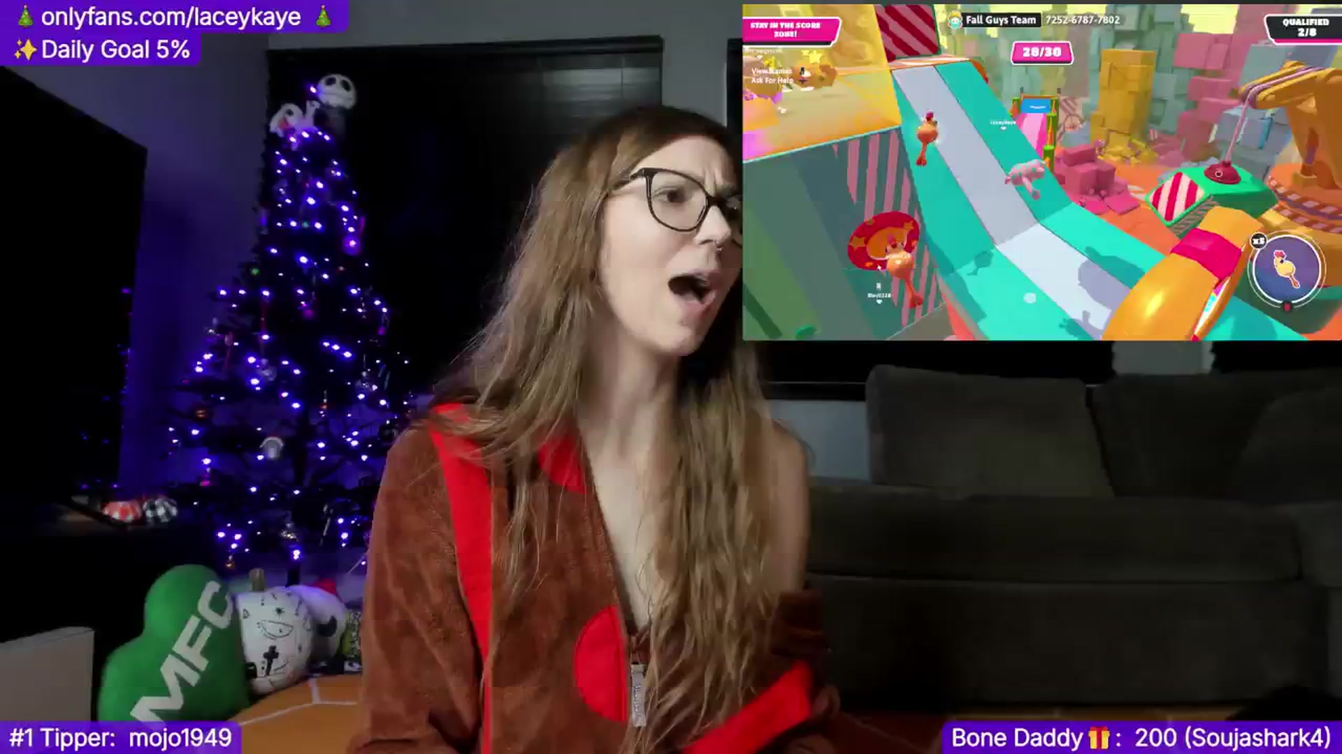 Gallery image thumbnail from TheSharkQueen's myfreecams stream on, 12/18/2024, 04:46 image 6 of 20