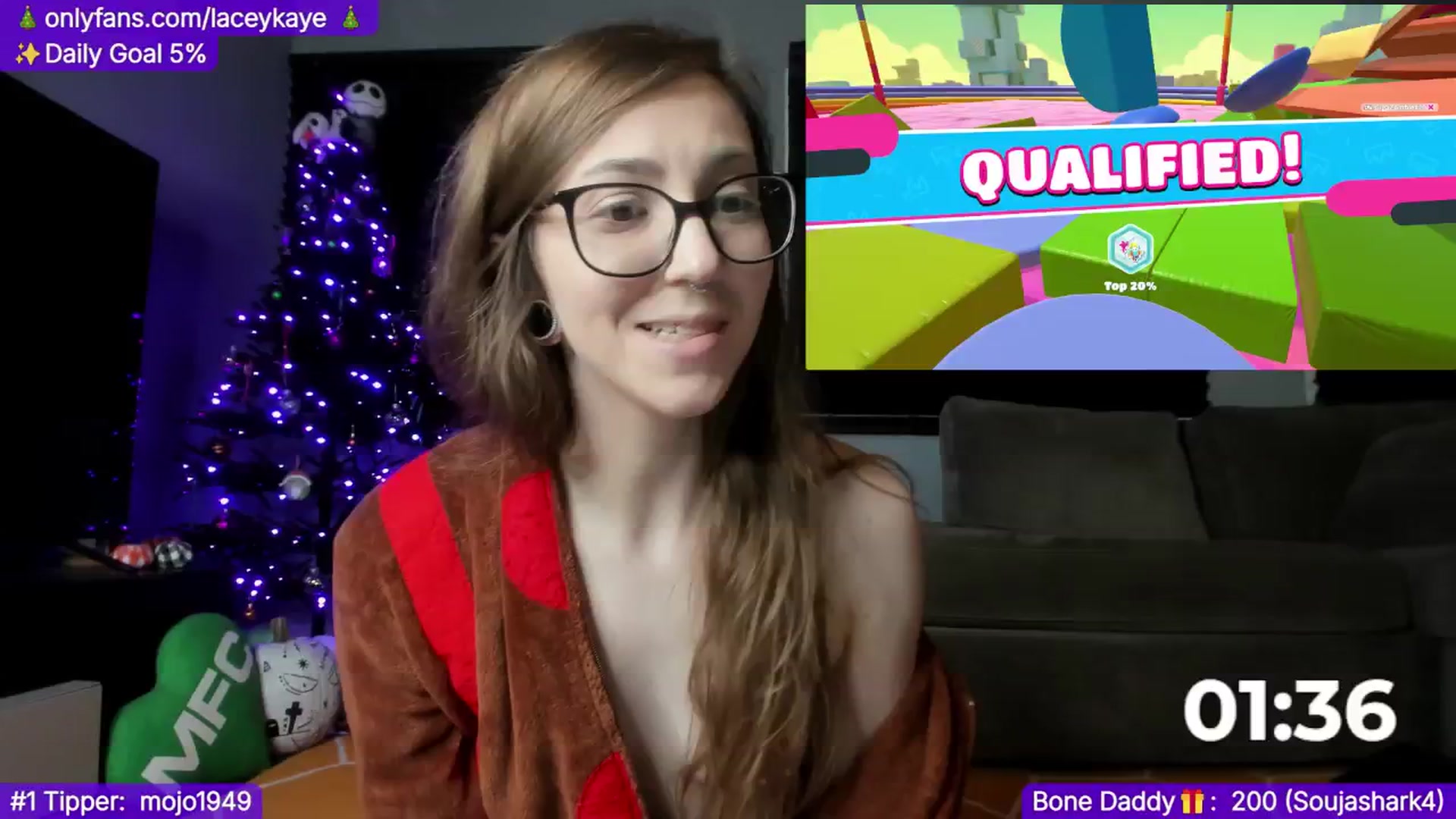 Gallery image thumbnail from TheSharkQueen's myfreecams stream on, 12/18/2024, 04:46 image 4 of 20