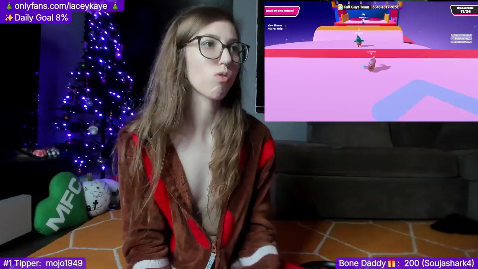Gallery image thumbnail from TheSharkQueen's myfreecams stream on, 12/18/2024, 04:46 image 10 of 20