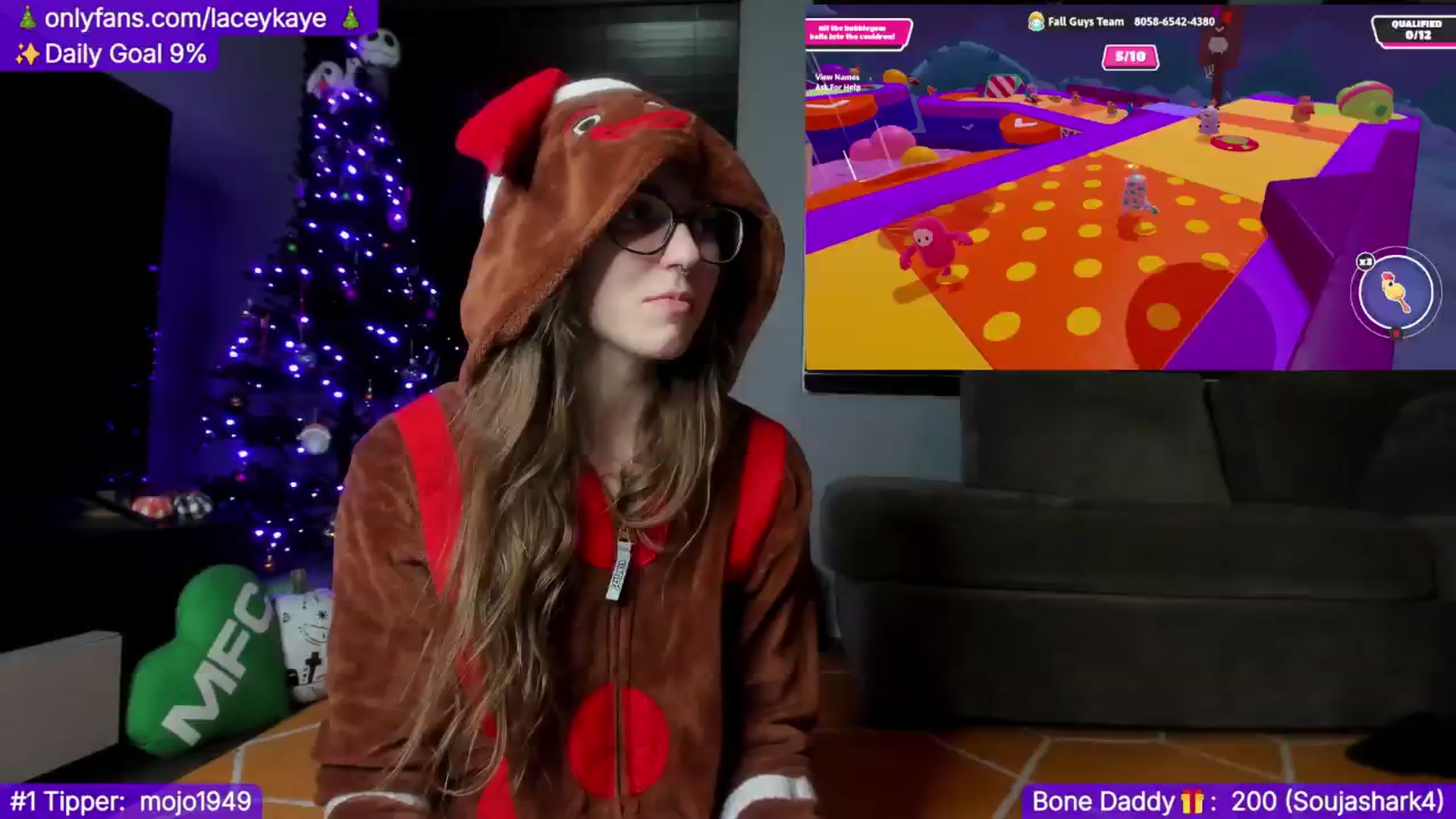 Gallery image thumbnail from TheSharkQueen's myfreecams stream on, 12/18/2024, 04:46 image 18 of 20