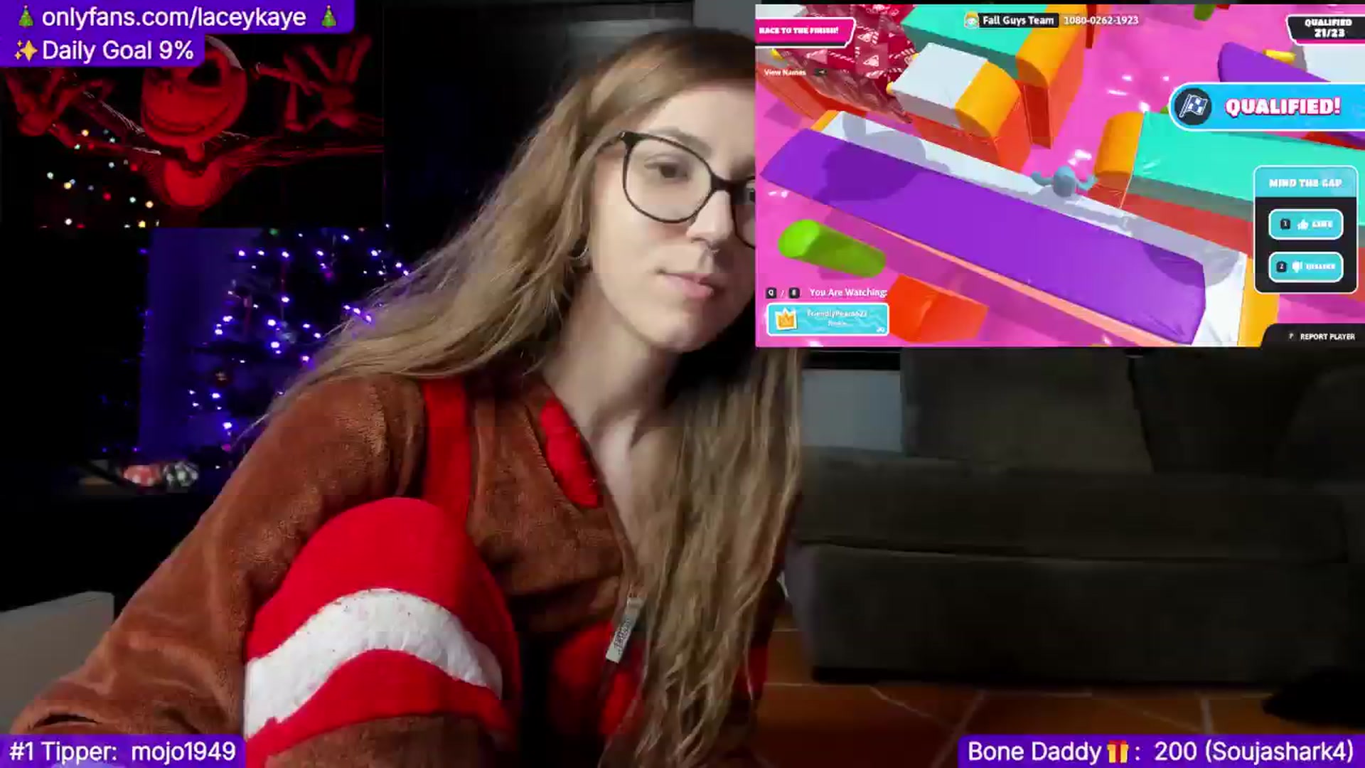 Gallery image thumbnail from TheSharkQueen's myfreecams stream on, 12/18/2024, 04:46 image 15 of 20