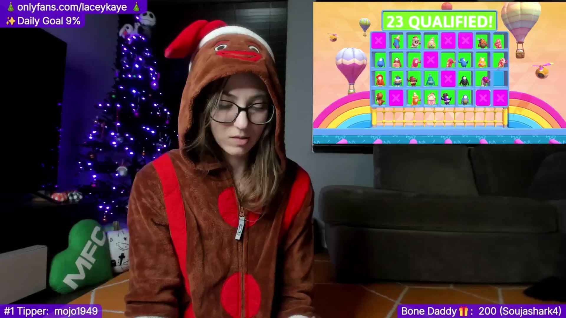 Gallery image thumbnail from TheSharkQueen's myfreecams stream on, 12/18/2024, 04:46 image 17 of 20