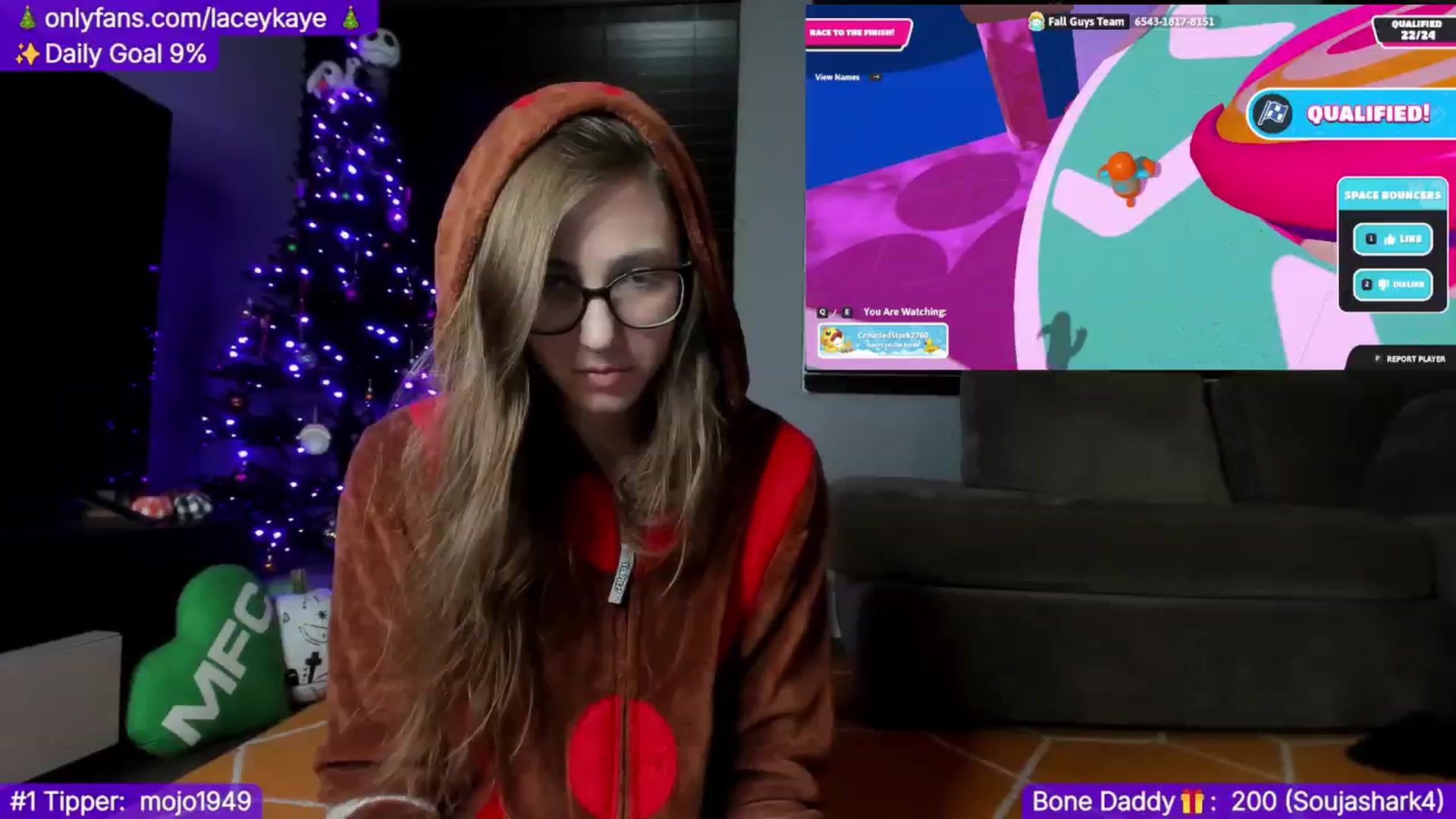 Gallery image thumbnail from TheSharkQueen's myfreecams stream on, 12/18/2024, 04:46 image 19 of 20