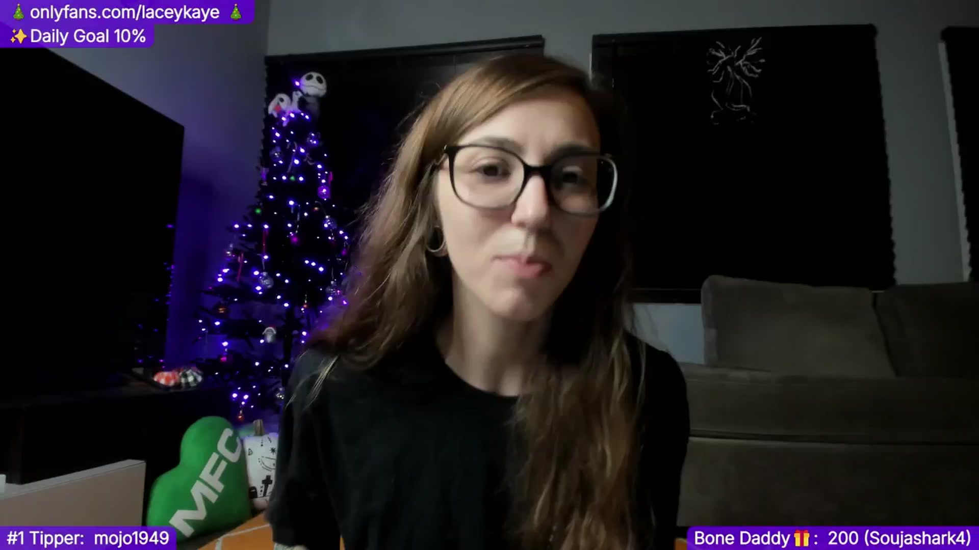 Gallery image thumbnail from TheSharkQueen's myfreecams stream on, 12/18/2024, 08:26 image 13 of 20