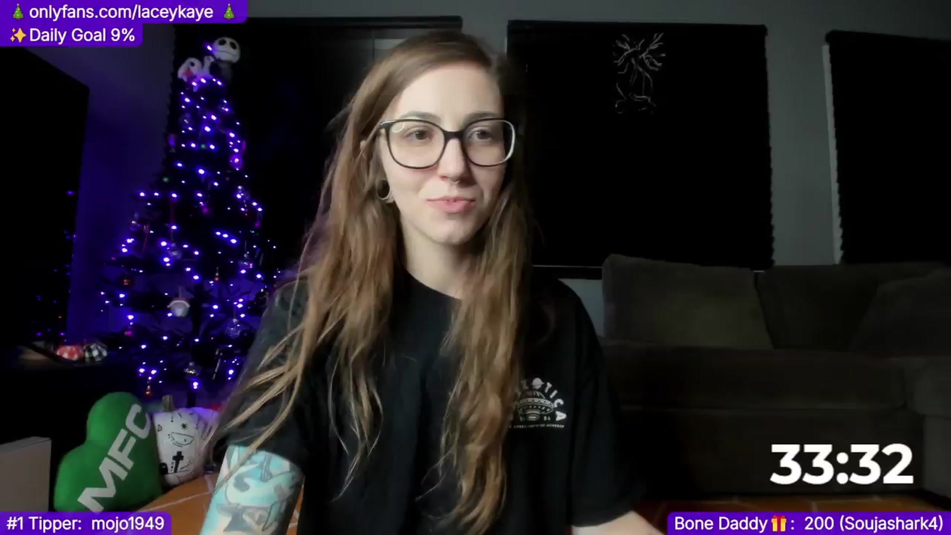 Gallery image thumbnail from TheSharkQueen's myfreecams stream on, 12/18/2024, 08:26 image 6 of 20