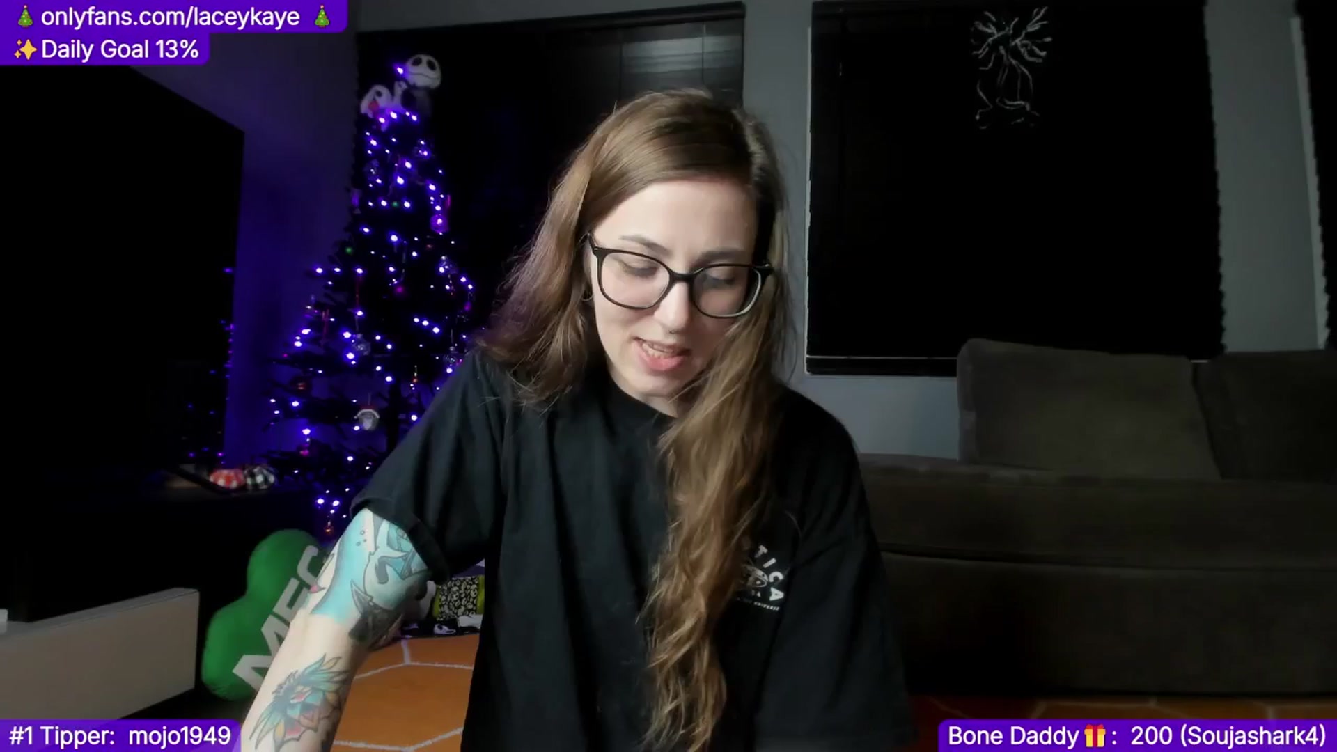Gallery image thumbnail from TheSharkQueen's myfreecams stream on, 12/18/2024, 08:26 image 18 of 20