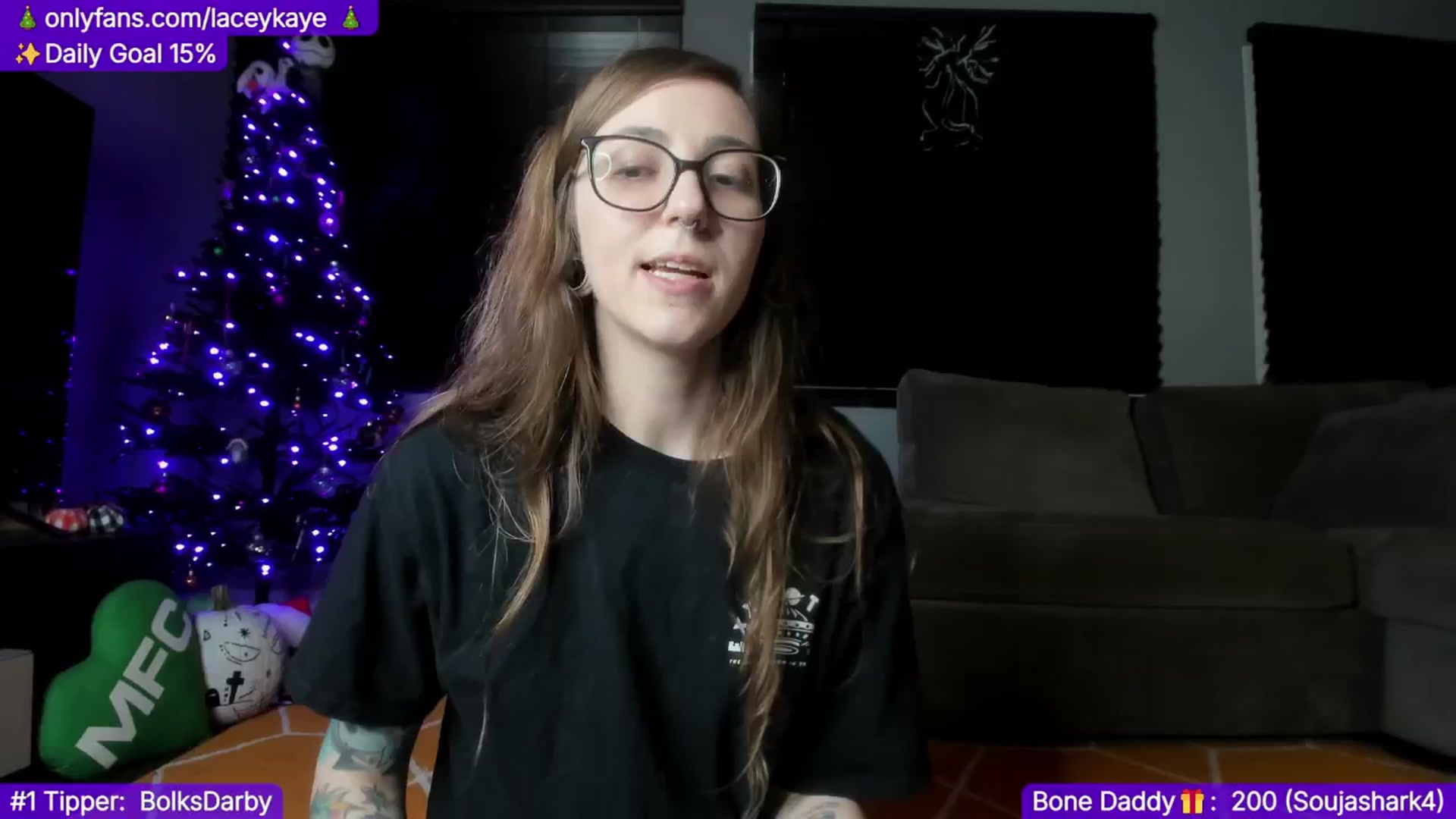 Gallery image thumbnail from TheSharkQueen's myfreecams stream on, 12/18/2024, 08:26 image 19 of 20