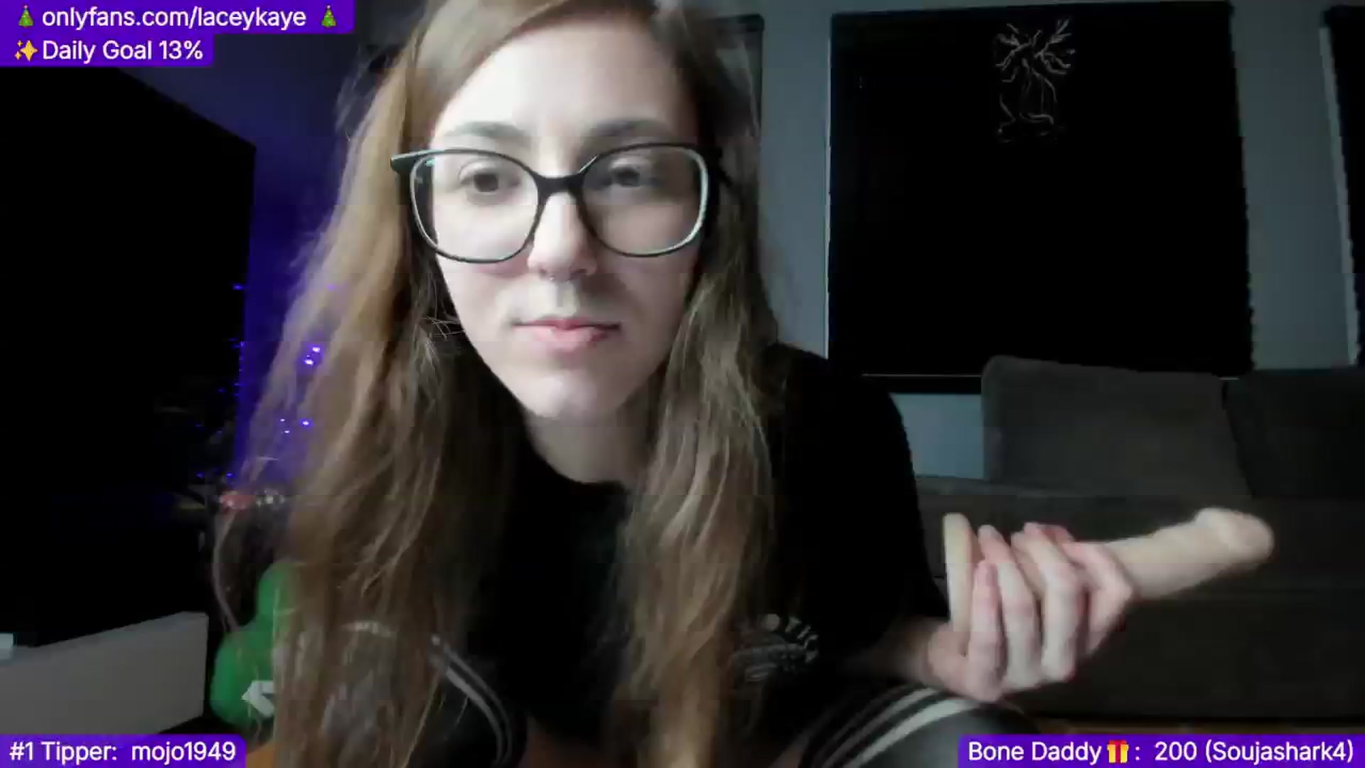 Gallery image thumbnail from TheSharkQueen's myfreecams stream on, 12/18/2024, 08:26 image 16 of 20