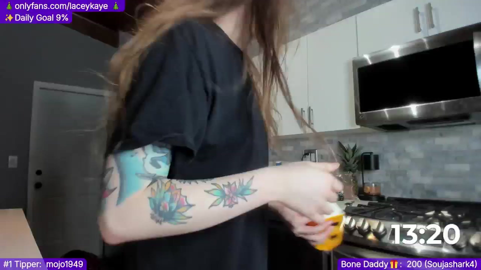 Gallery image thumbnail from TheSharkQueen's myfreecams stream on, 12/18/2024, 08:26 image 10 of 20