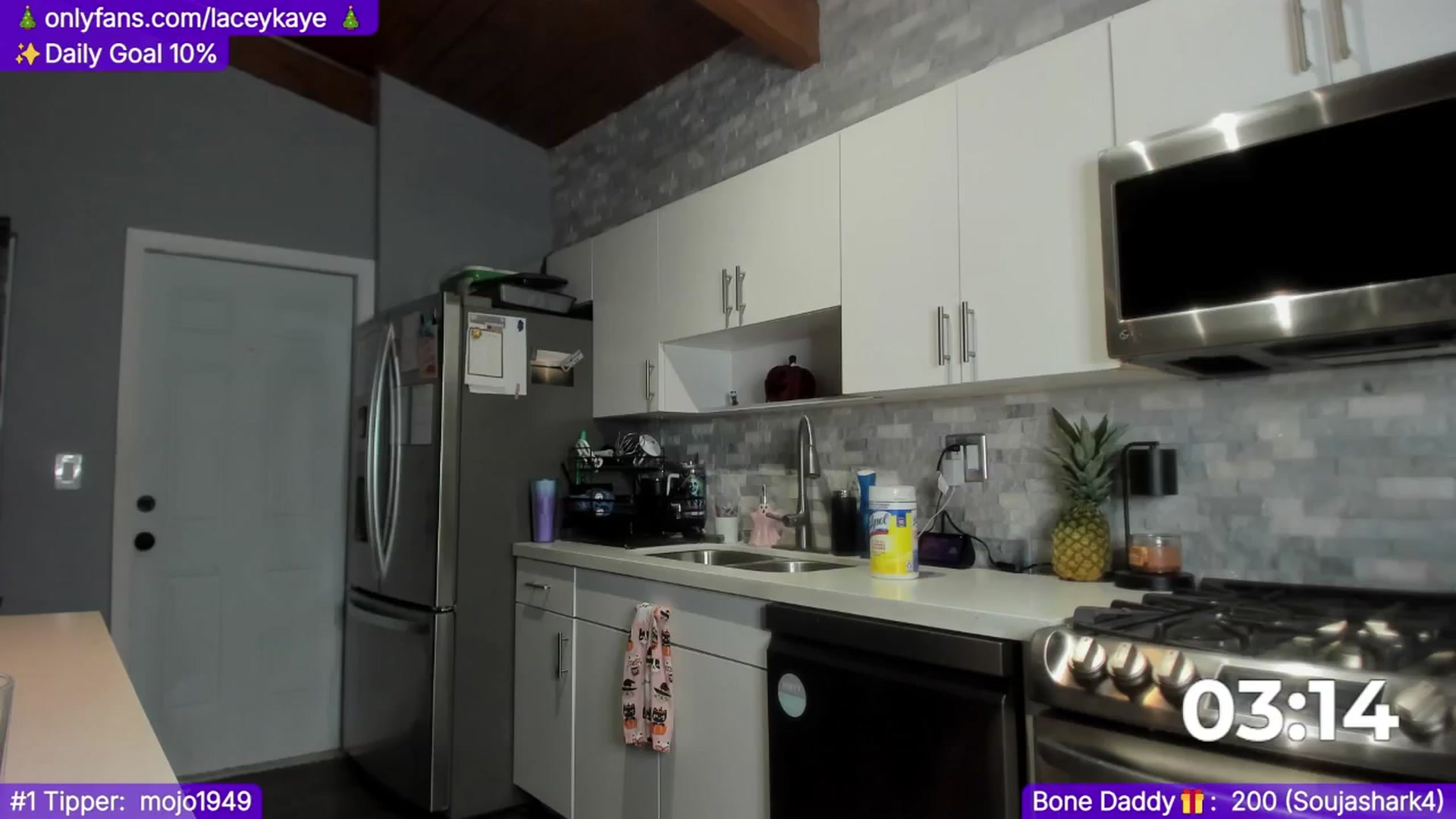 Gallery image thumbnail from TheSharkQueen's myfreecams stream on, 12/18/2024, 08:26 image 12 of 20