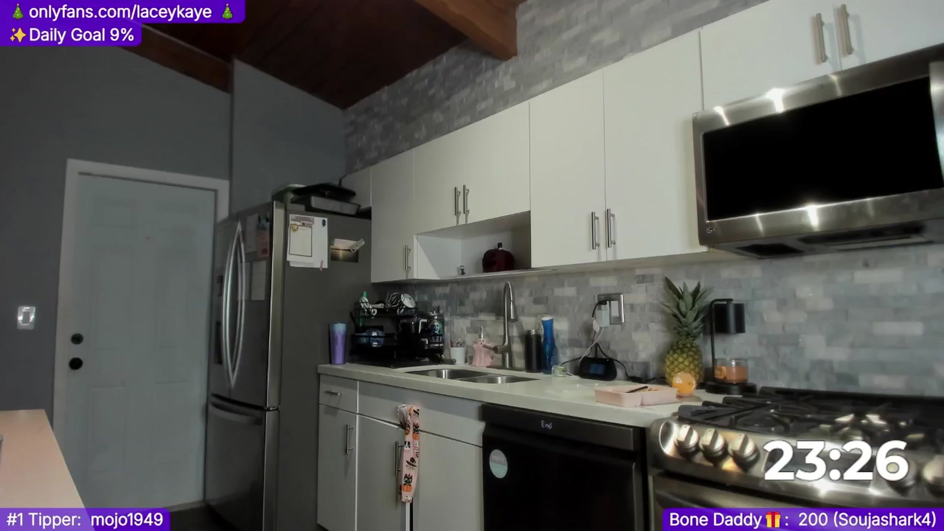 Gallery image thumbnail from TheSharkQueen's myfreecams stream on, 12/18/2024, 08:26 image 8 of 20