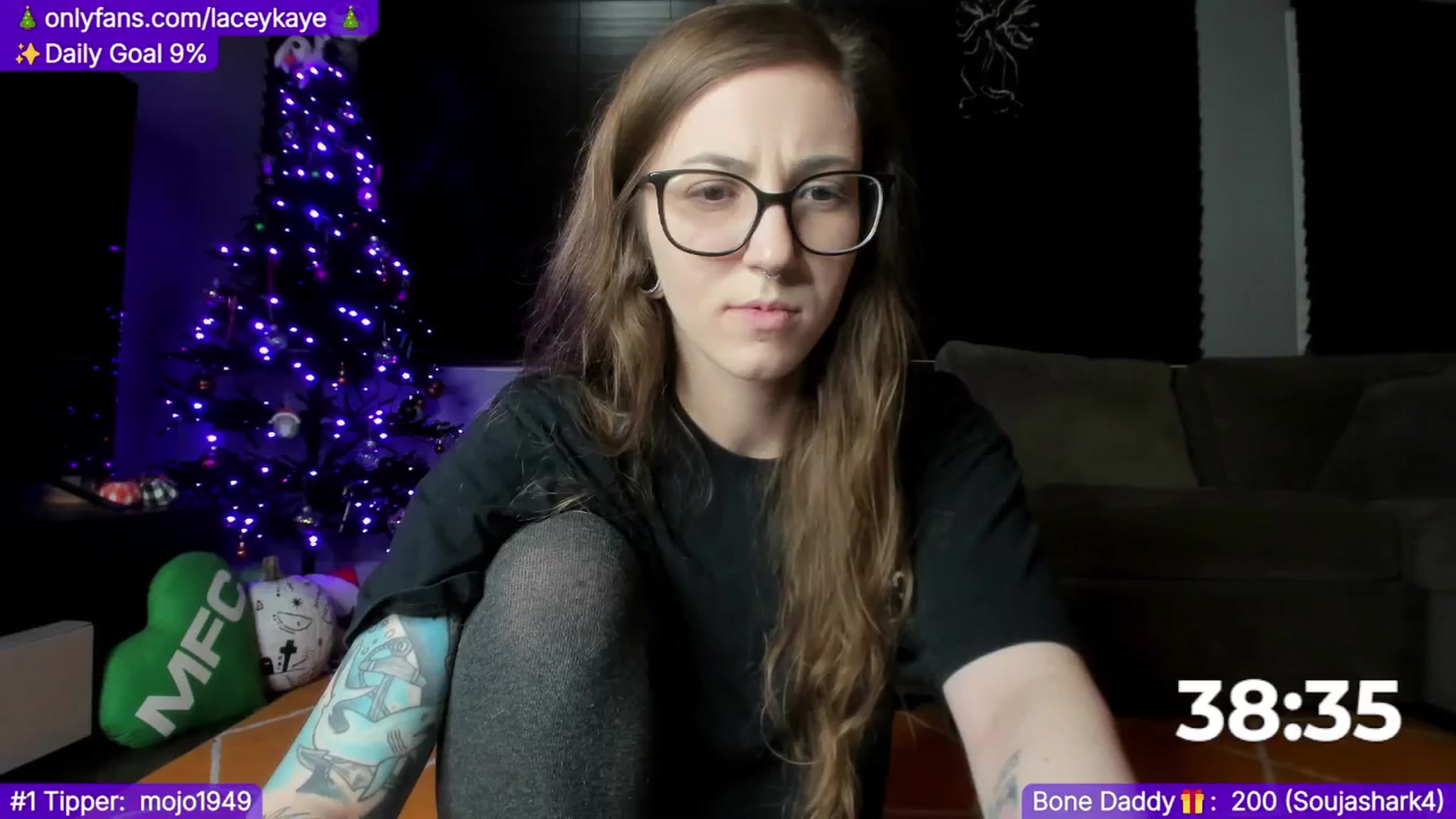 Gallery image thumbnail from TheSharkQueen's myfreecams stream on, 12/18/2024, 08:26 image 5 of 20