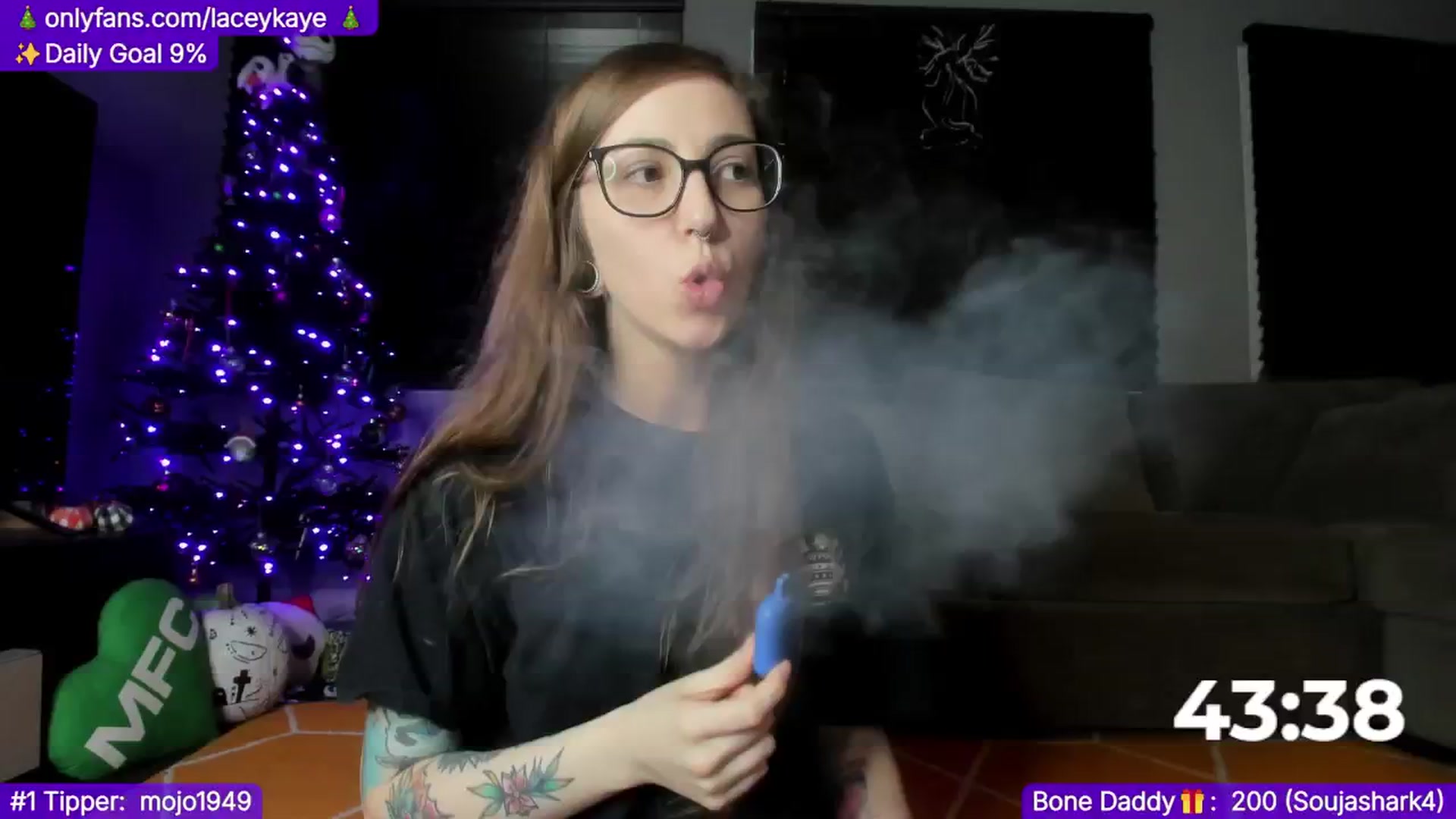 Gallery image thumbnail from TheSharkQueen's myfreecams stream on, 12/18/2024, 08:26 image 4 of 20