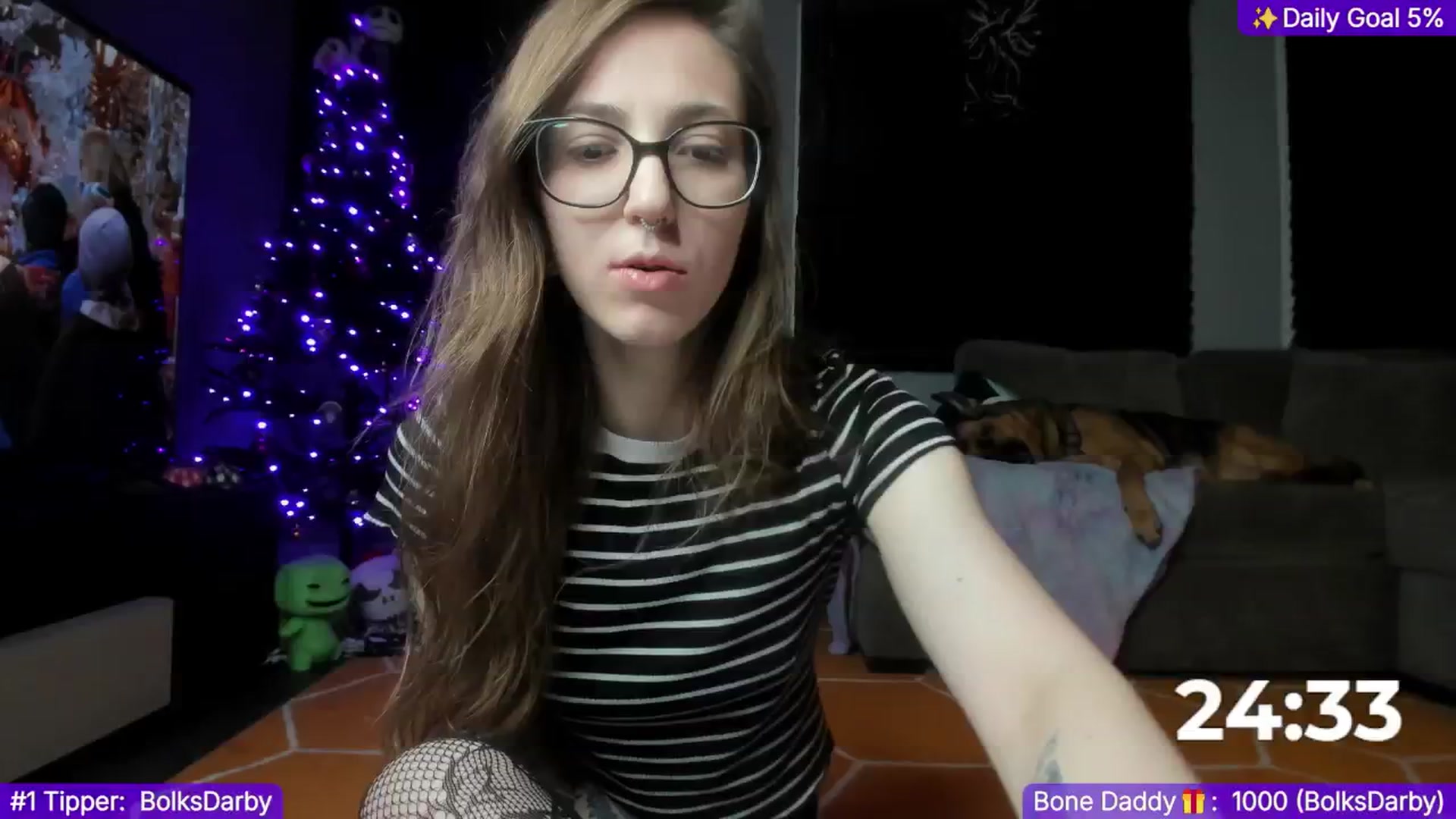Gallery image thumbnail from TheSharkQueen's myfreecams stream on, 12/25/2024, 05:21 image 10 of 20