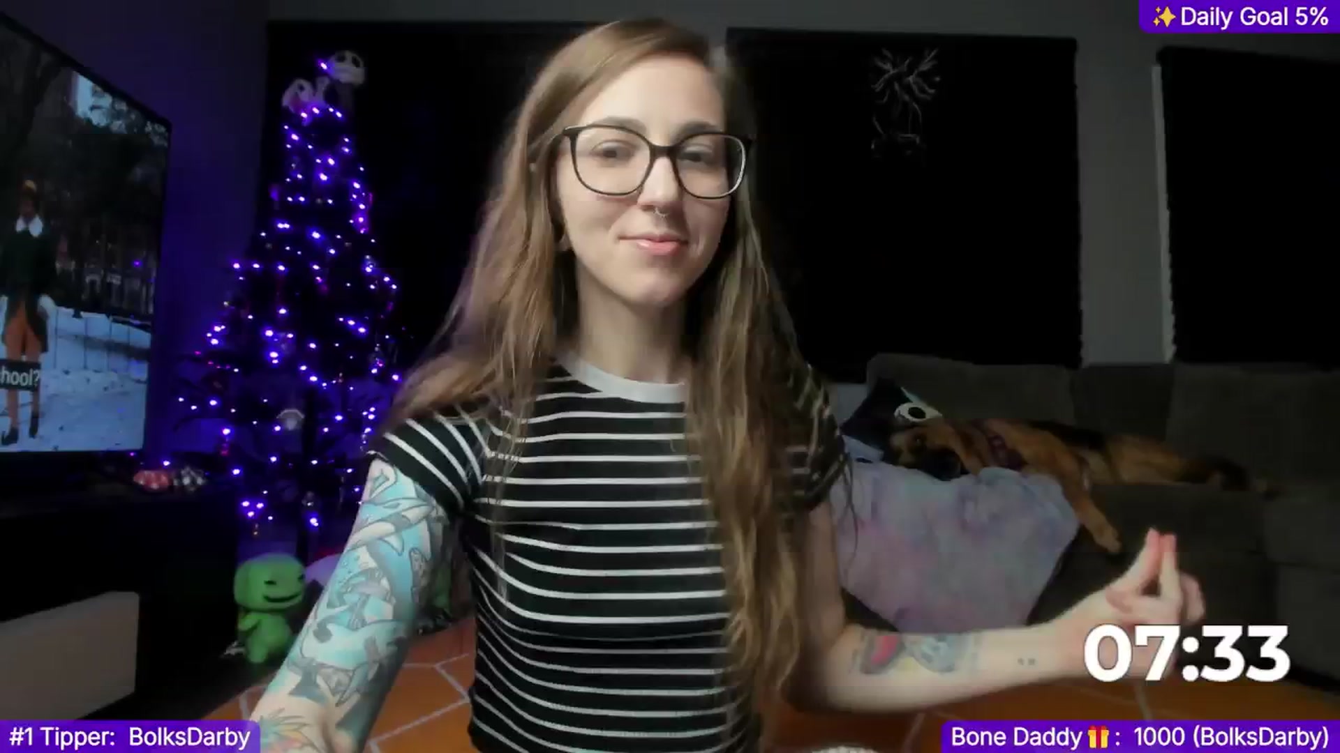 Gallery image thumbnail from TheSharkQueen's myfreecams stream on, 12/25/2024, 05:21 image 14 of 20