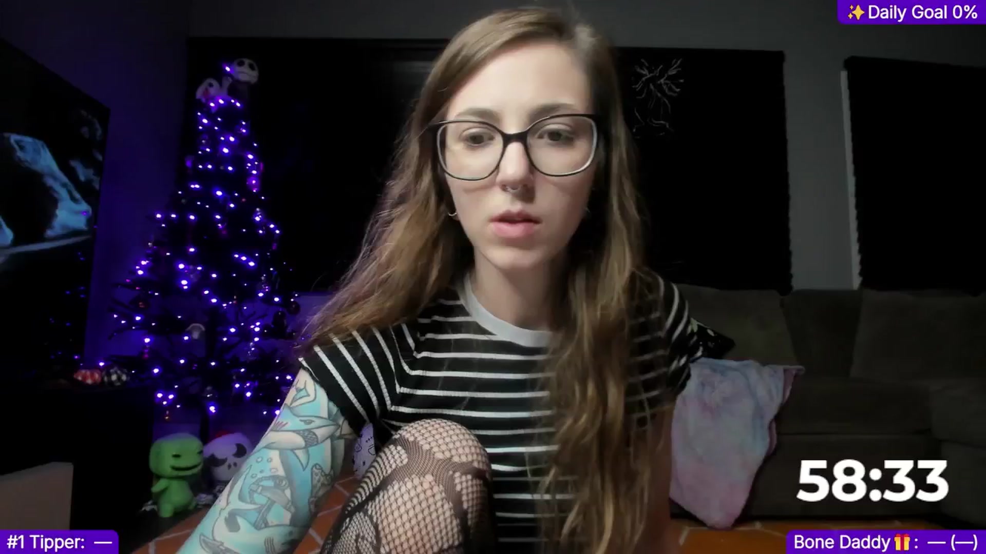 Gallery image thumbnail from TheSharkQueen's myfreecams stream on, 12/25/2024, 05:21 image 2 of 20