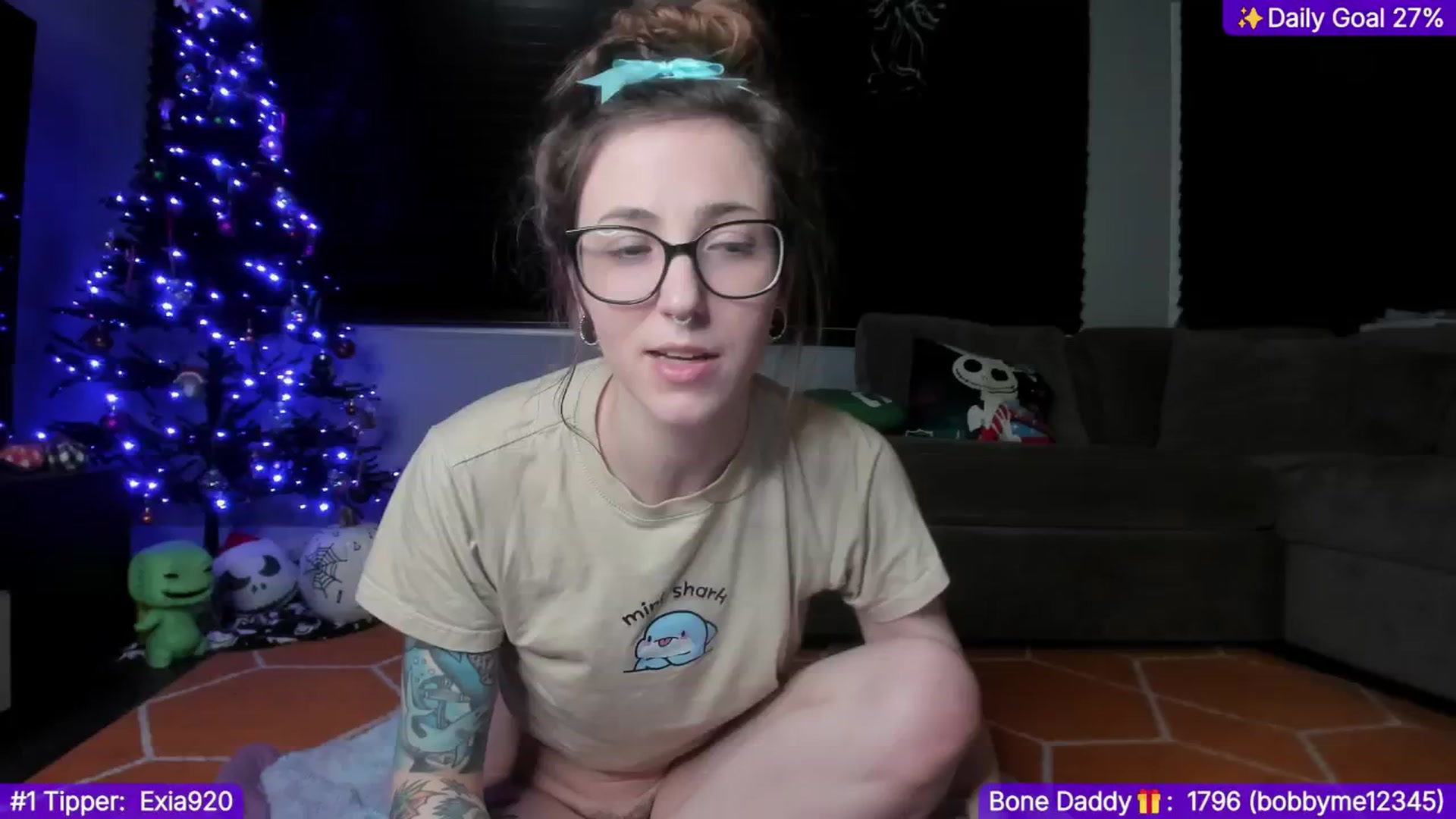 Gallery image thumbnail from TheSharkQueen's myfreecams stream on, 12/28/2024, 10:10 image 12 of 20