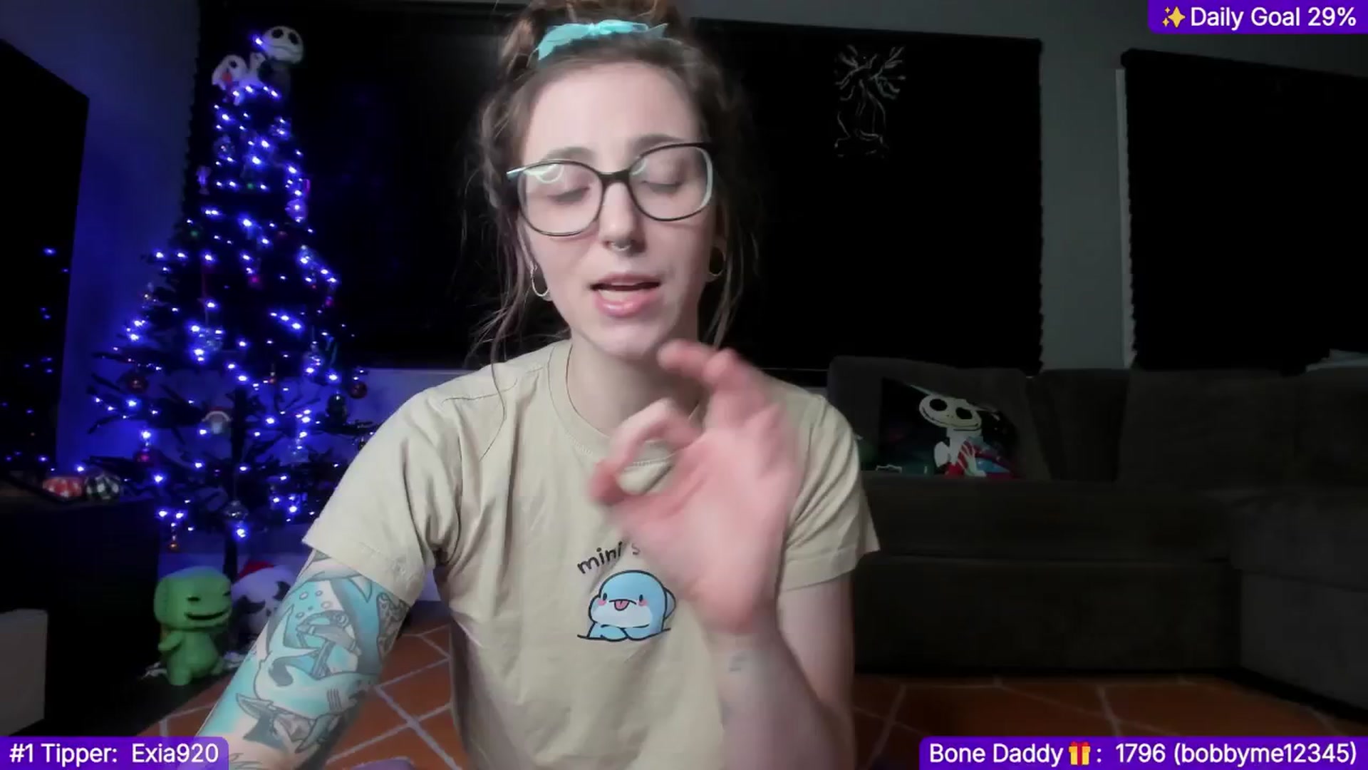 Gallery image thumbnail from TheSharkQueen's myfreecams stream on, 12/28/2024, 10:10 image 17 of 20