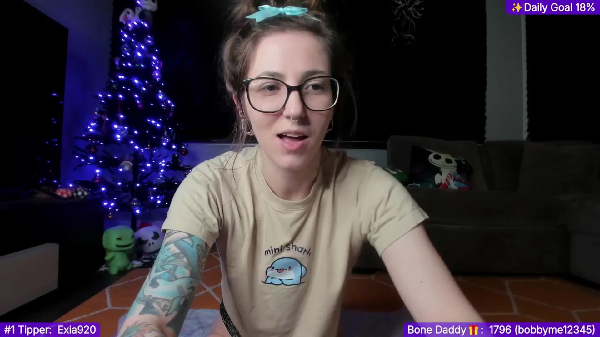 Gallery image thumbnail from TheSharkQueen's myfreecams stream on, 12/28/2024, 10:10 image 5 of 20