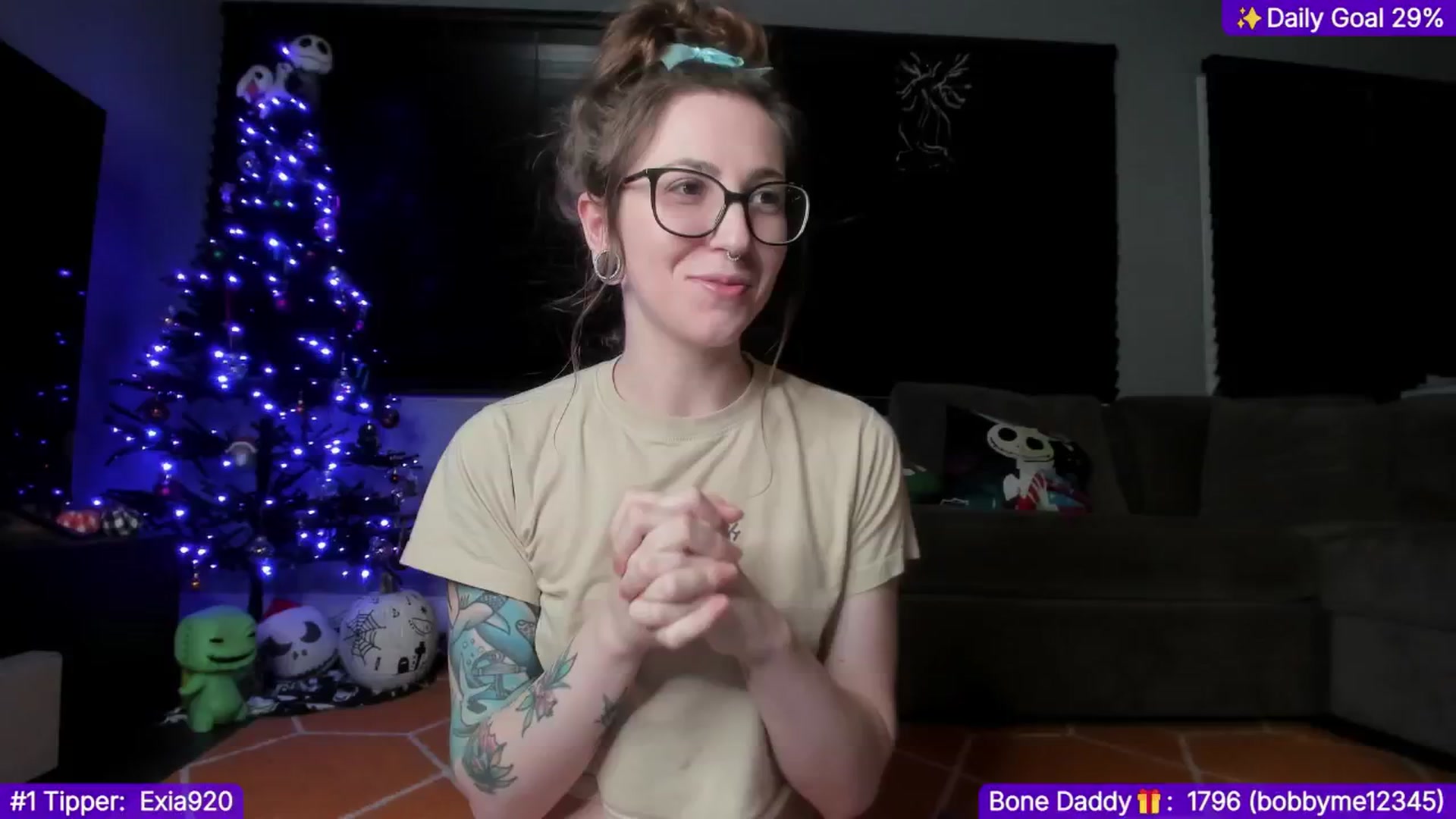 Gallery image thumbnail from TheSharkQueen's myfreecams stream on, 12/28/2024, 10:10 image 19 of 20