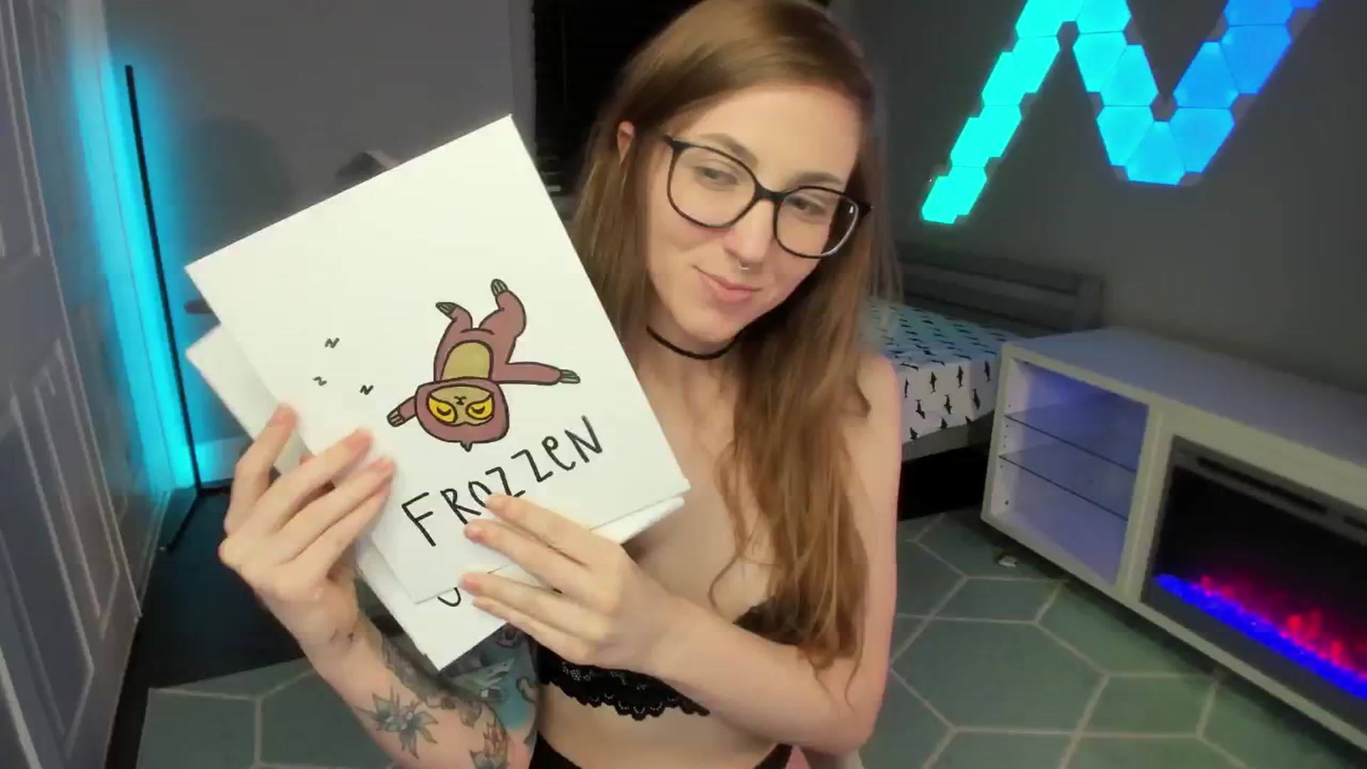 Gallery image thumbnail from TheSharkQueen's myfreecams stream on, 01/04/2025, 08:56 image 6 of 20