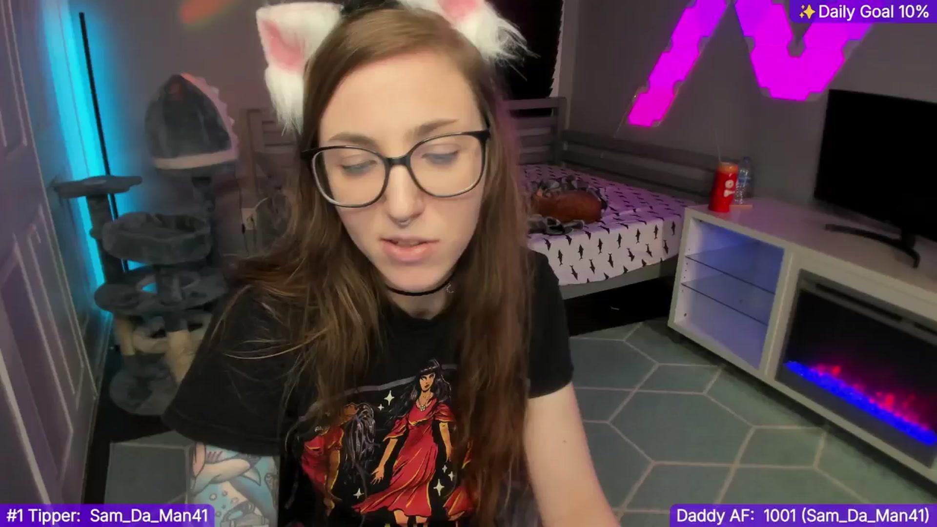 Gallery image thumbnail from TheSharkQueen's myfreecams stream on, 01/06/2025, 08:43 image 14 of 20