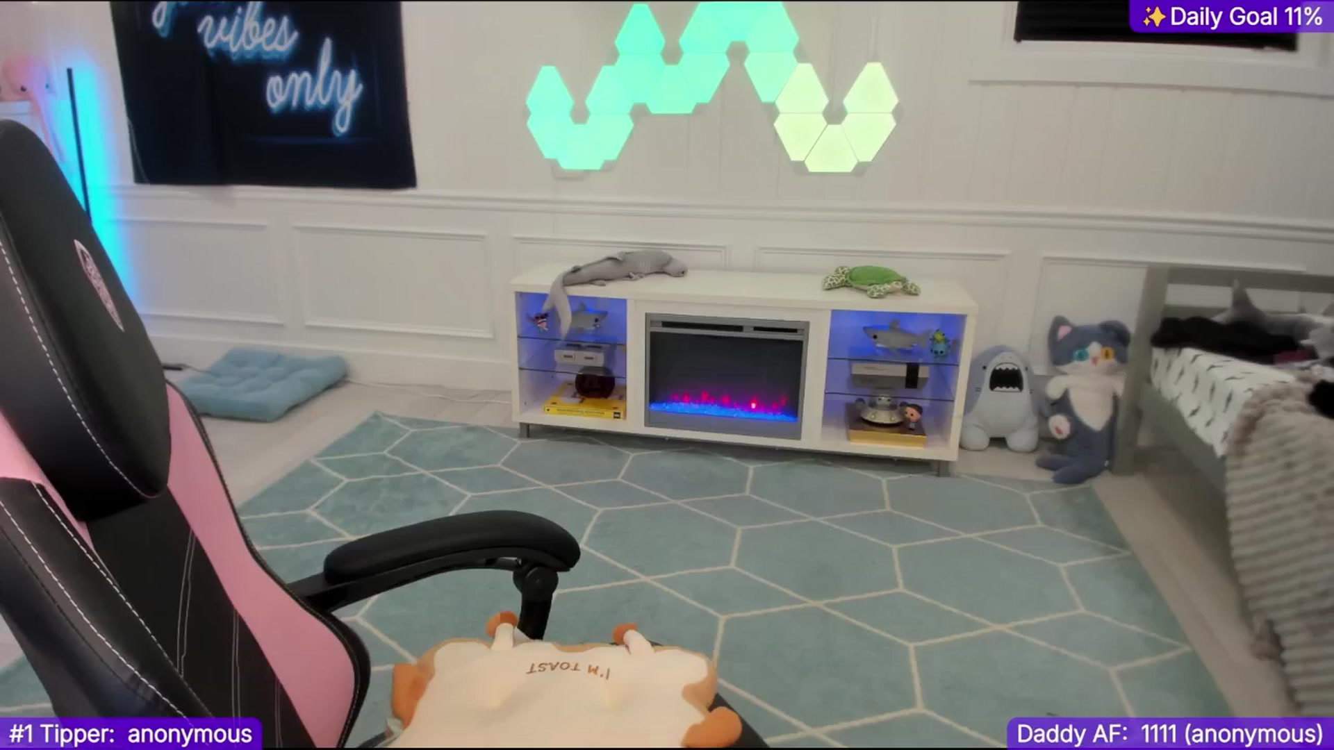 Gallery image thumbnail from TheSharkQueen's myfreecams stream on, 01/15/2025, 05:31 image 17 of 20