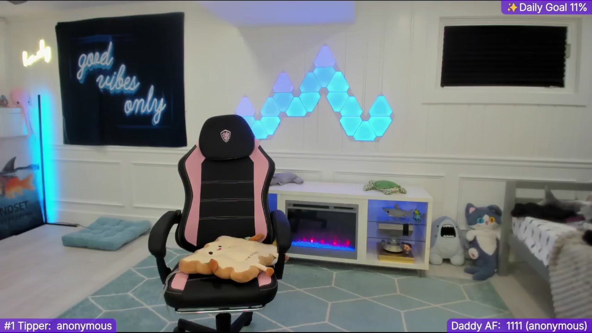 Gallery image thumbnail from TheSharkQueen's myfreecams stream on, 01/15/2025, 05:31 image 16 of 20