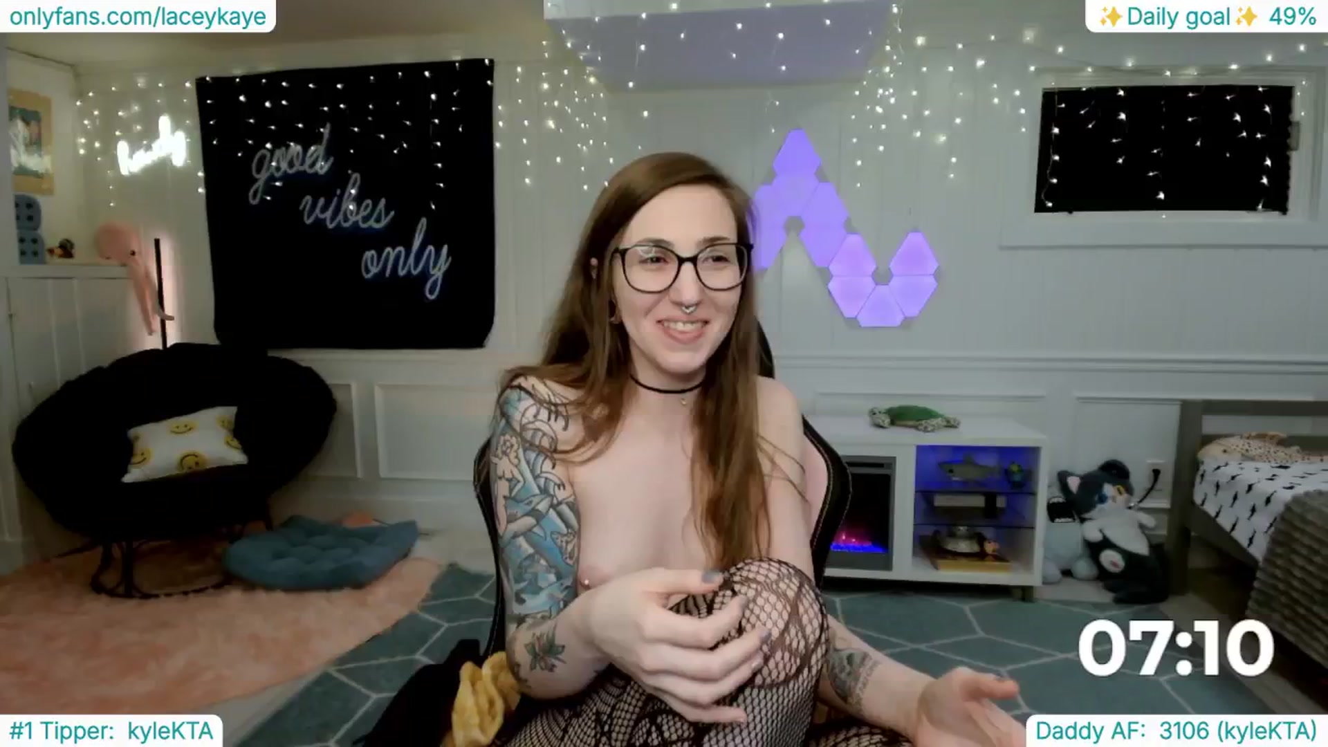 Gallery image thumbnail from TheSharkQueen's myfreecams stream on, 02/13/2025, 08:33 image 13 of 20